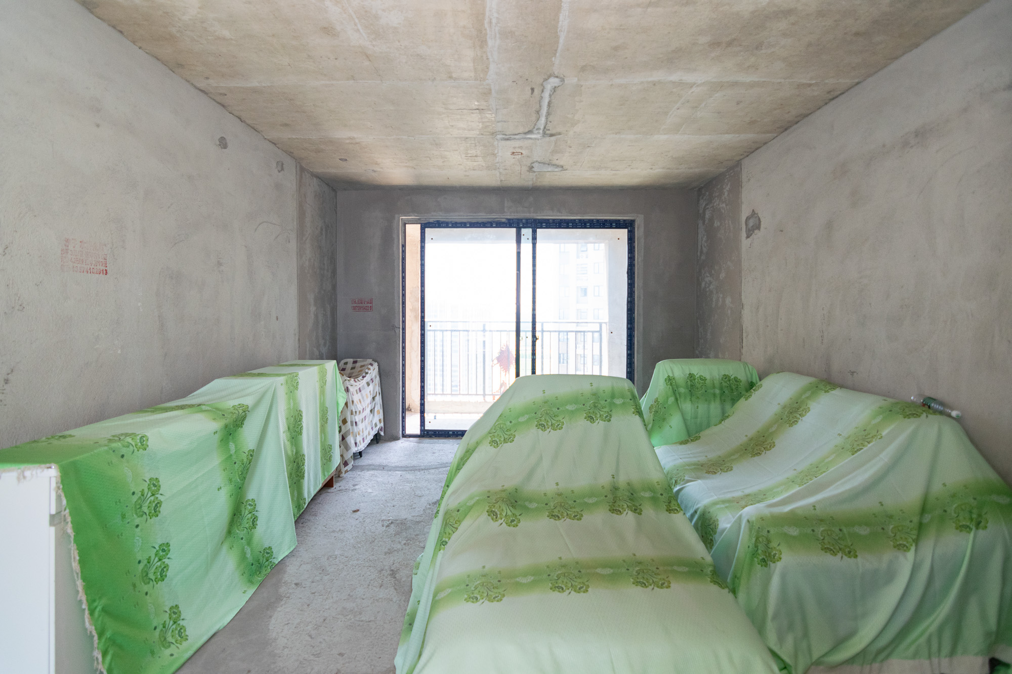 大汉公园里(大汉幸福佳园)  4室2厅2卫    79.8万 大汉公园里(大汉幸福佳园)  4室2厅2卫    79.8万客厅