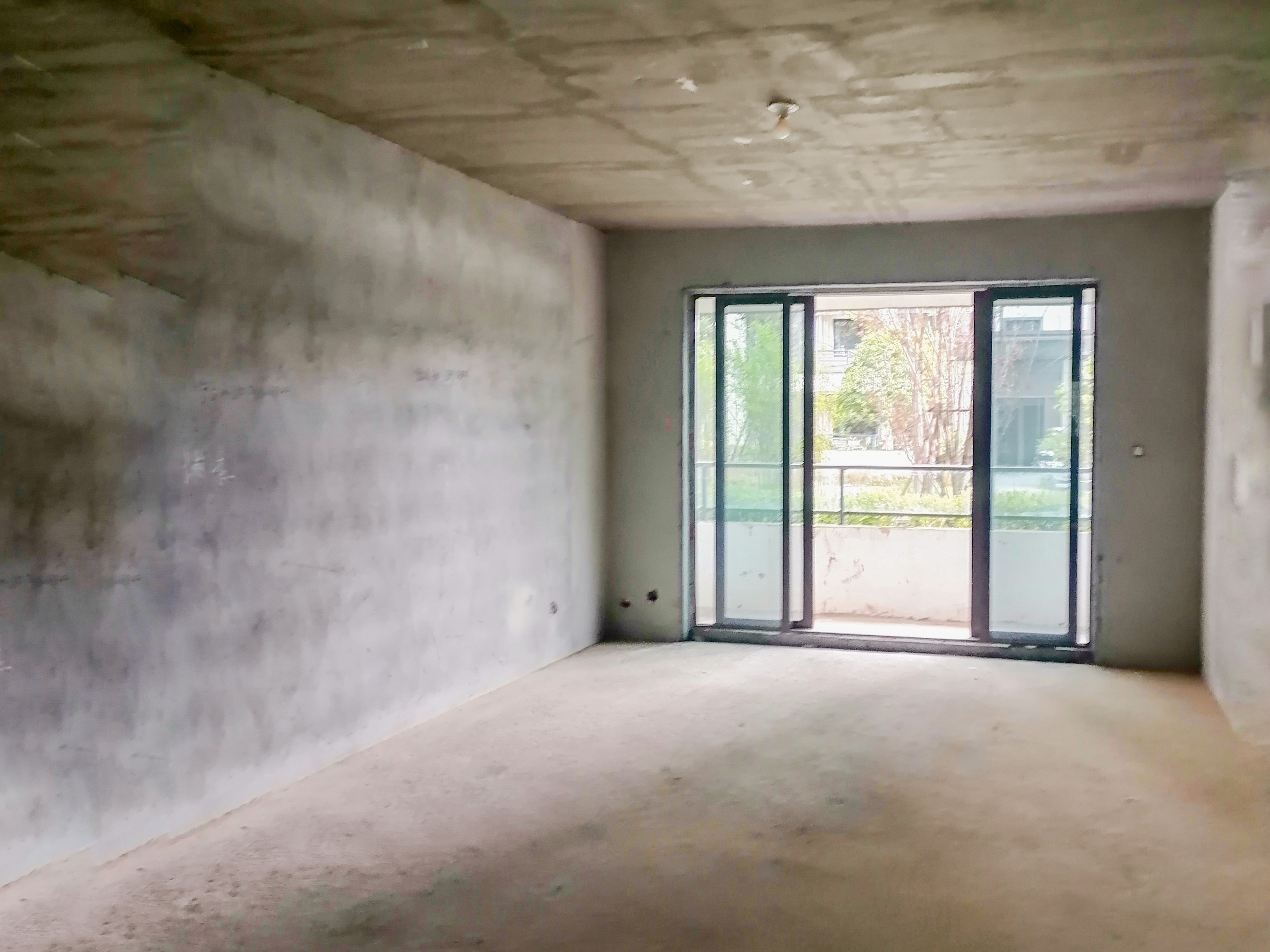 和泓桃李春风 4室2厅2卫 69.5万 和泓桃李春风 4室2厅2卫 69.5万客厅