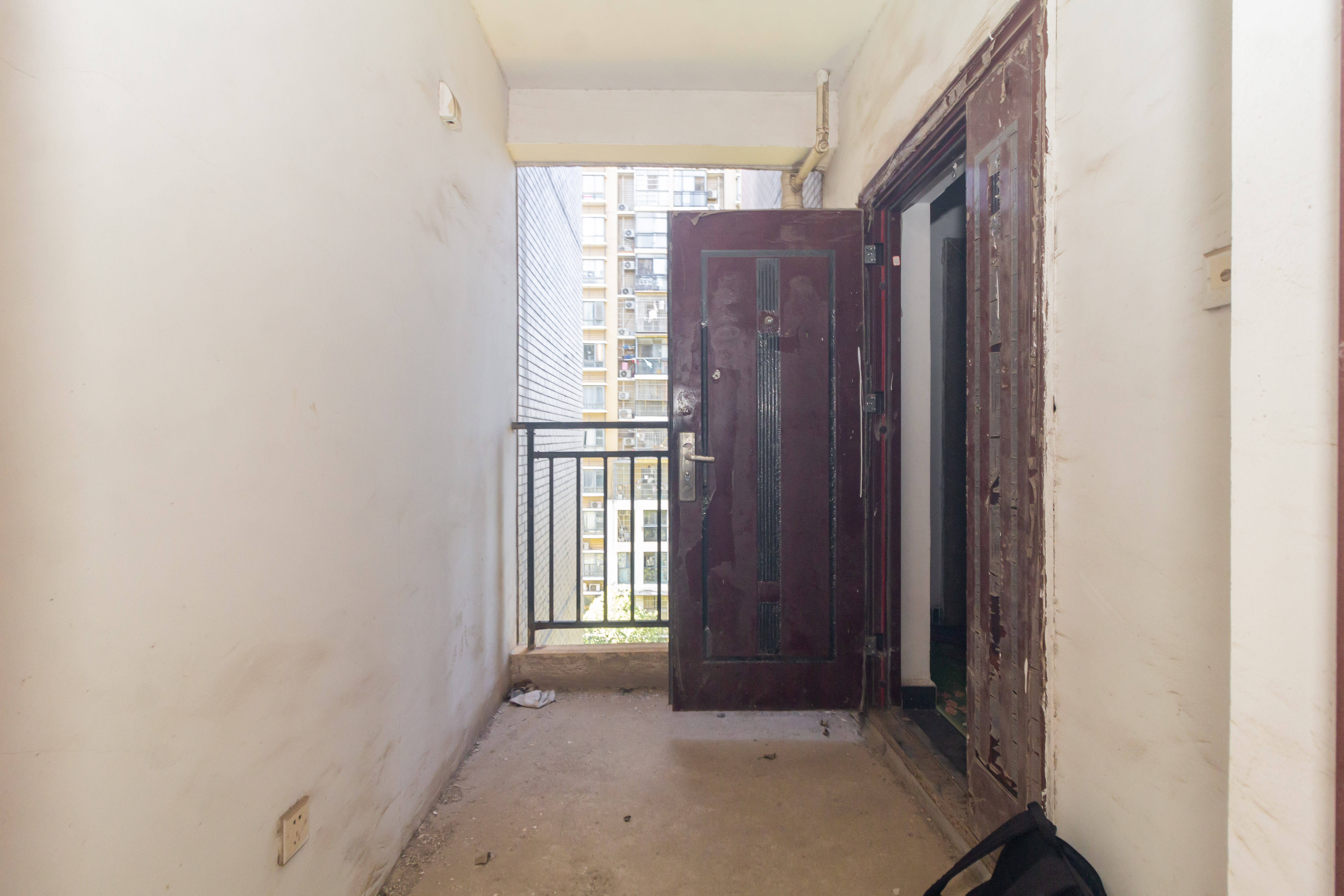 中国铁建国际城一期  3室2厅2卫    81.8万 中国铁建国际城一期  3室2厅2卫    81.8万卧室