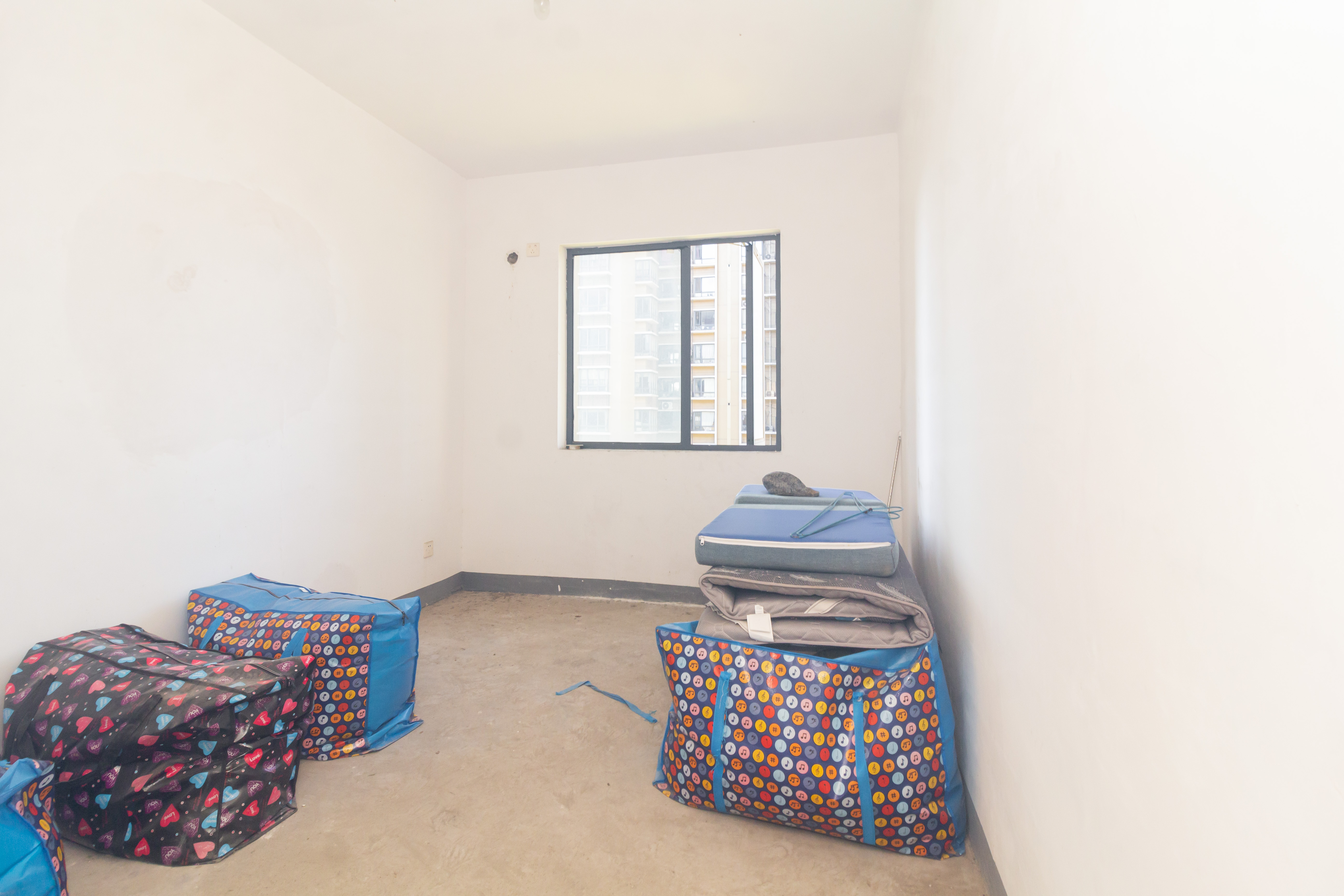 中国铁建国际城一期  3室2厅2卫    81.8万 中国铁建国际城一期  3室2厅2卫    81.8万卧室