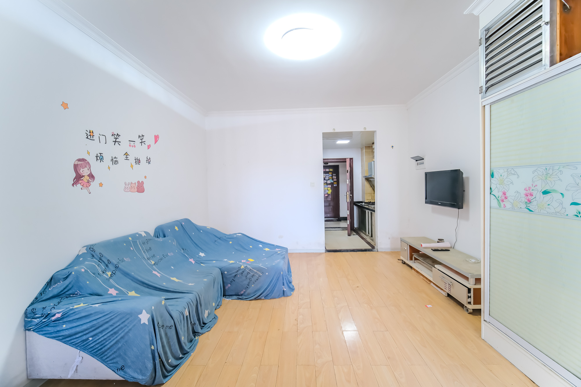 月亮湾草莓街区一、二期 1室1厅1卫 25.0万 月亮湾草莓街区一、二期 1室1厅1卫 25.0万客厅