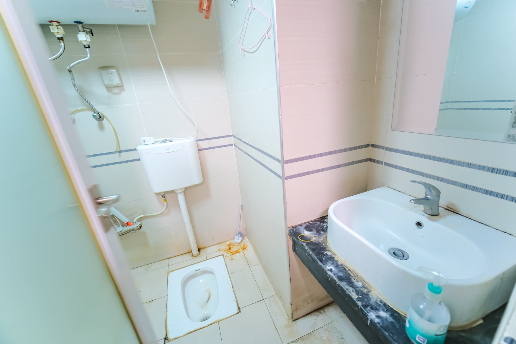 月亮湾草莓街区一、二期 1室1厅1卫 25.0万 月亮湾草莓街区一、二期 1室1厅1卫 25.0万卫生间