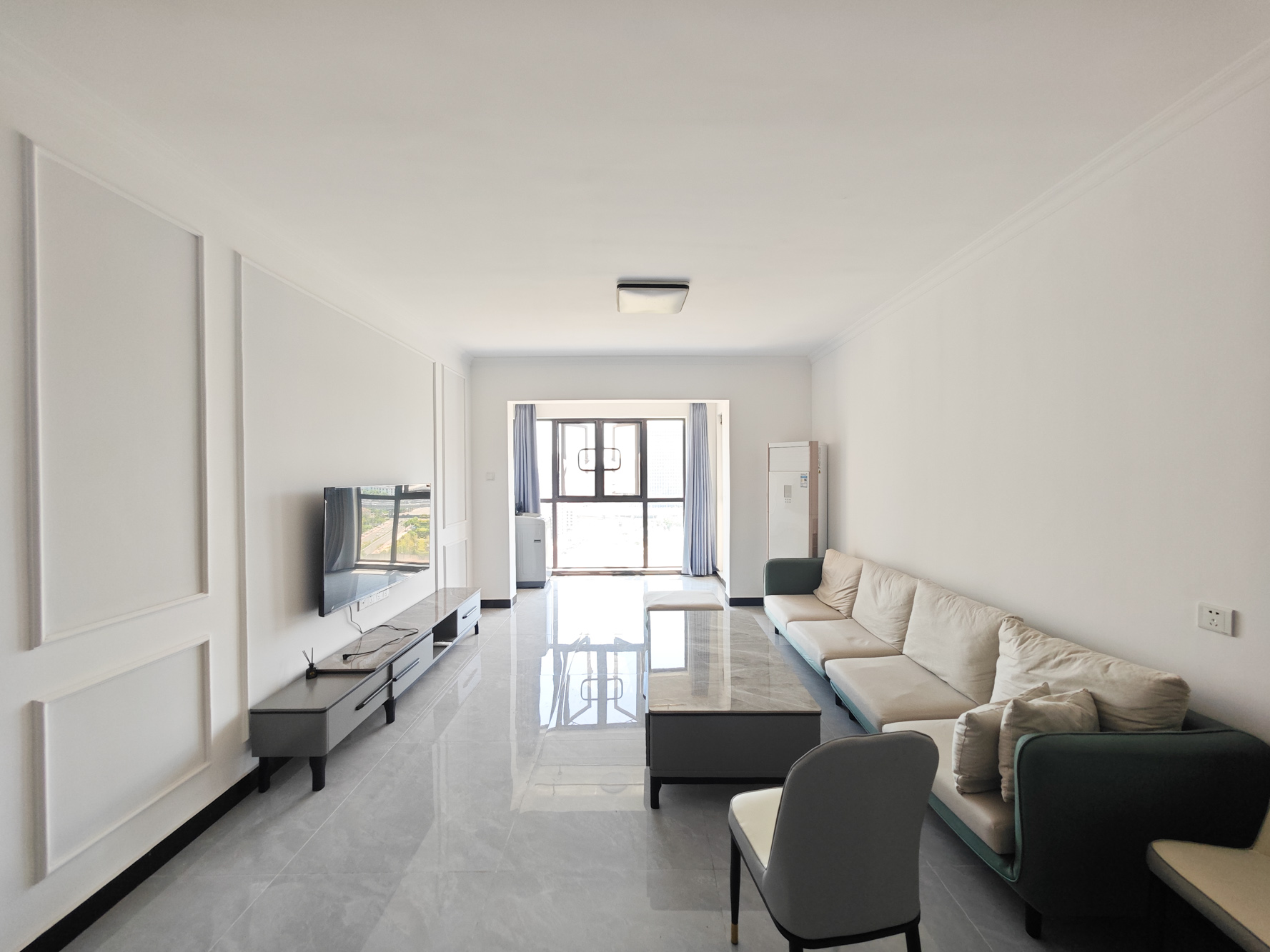 合能枫丹丽舍(柏悦名苑) 3室2厅1卫 110.0万 合能枫丹丽舍(柏悦名苑) 3室2厅1卫 110.0万客厅