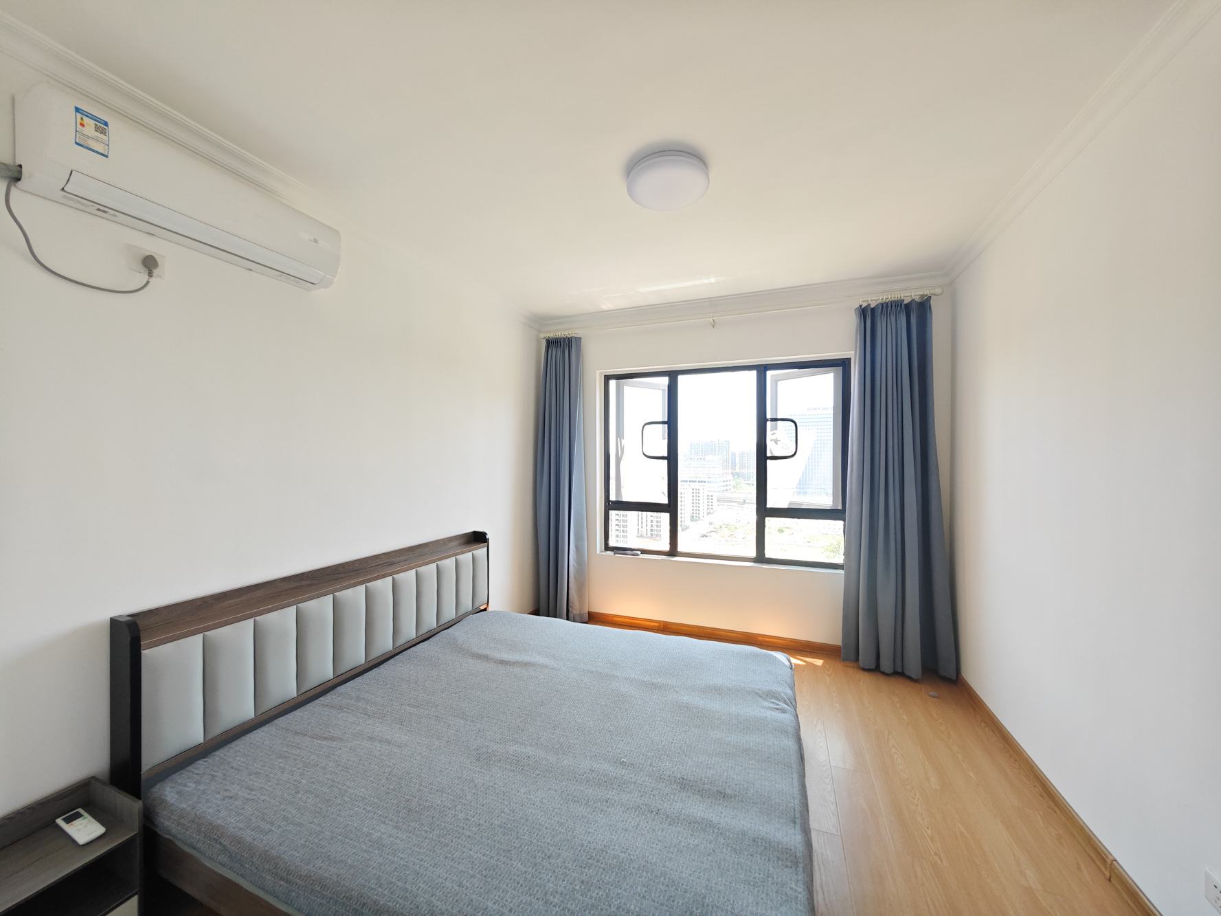 合能枫丹丽舍(柏悦名苑) 3室2厅1卫 110.0万 合能枫丹丽舍(柏悦名苑) 3室2厅1卫 110.0万卧室