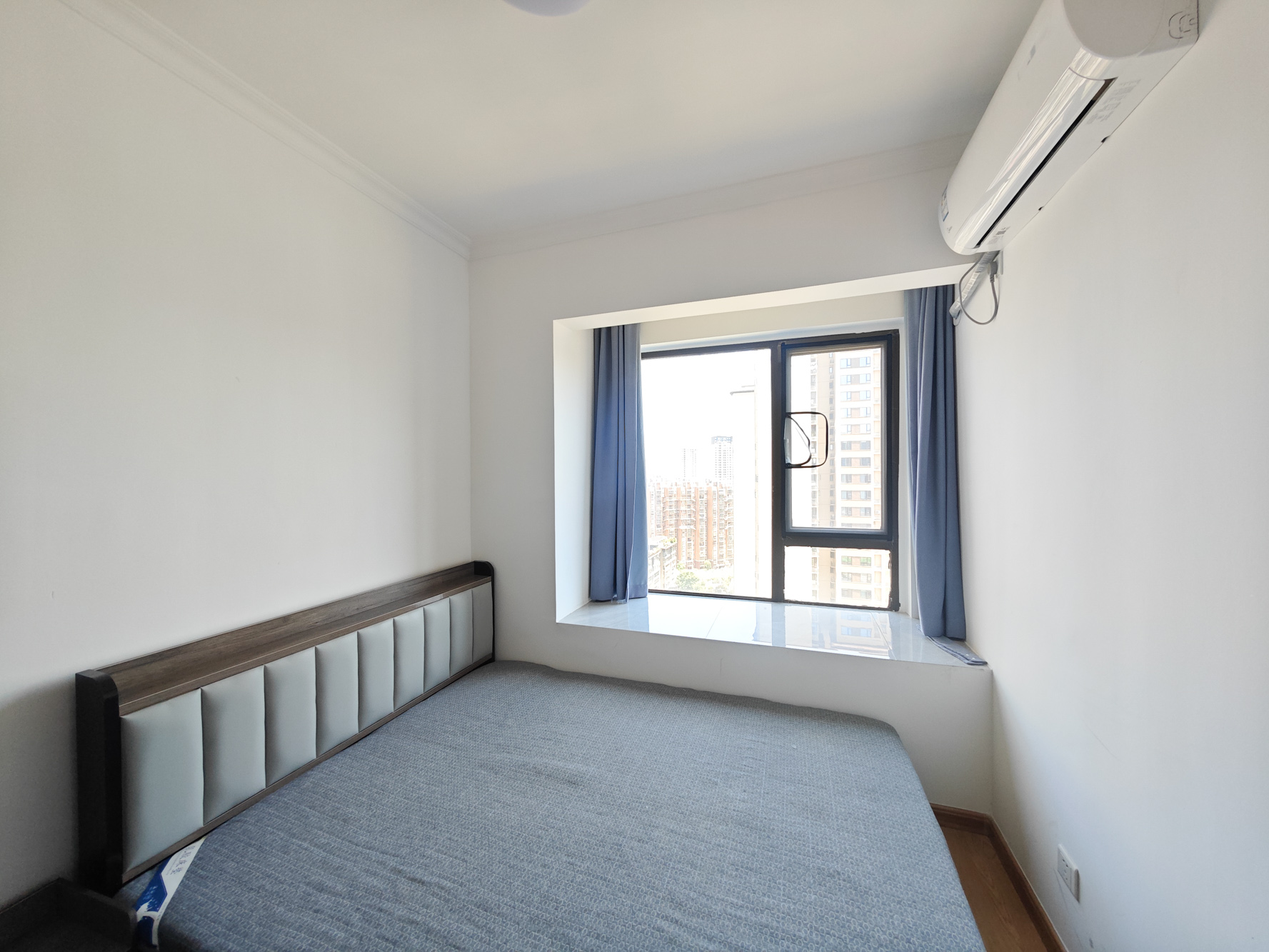 合能枫丹丽舍(柏悦名苑) 3室2厅1卫 110.0万 合能枫丹丽舍(柏悦名苑) 3室2厅1卫 110.0万卧室