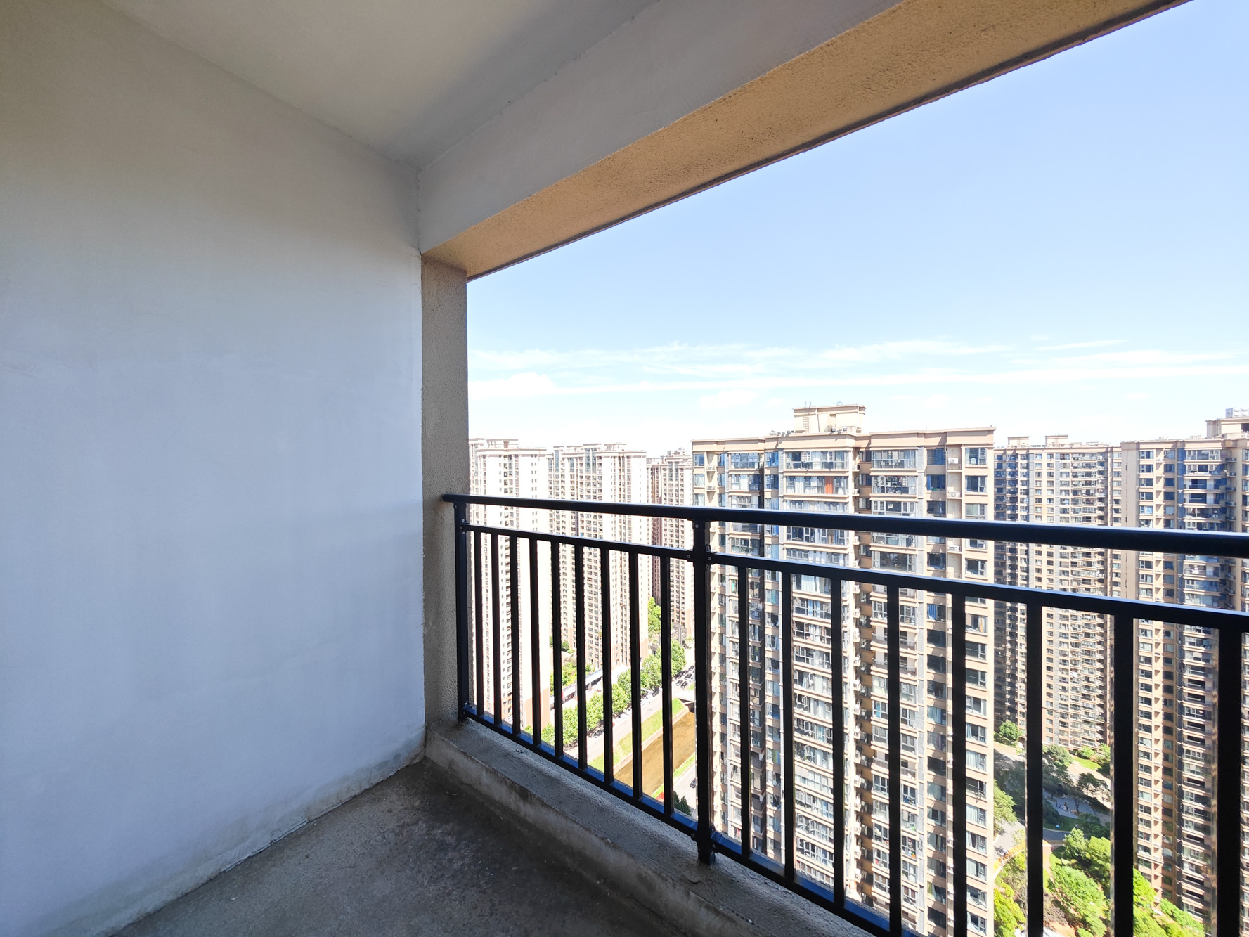 中建嘉和城  3室2厅2卫   89.00万阳台