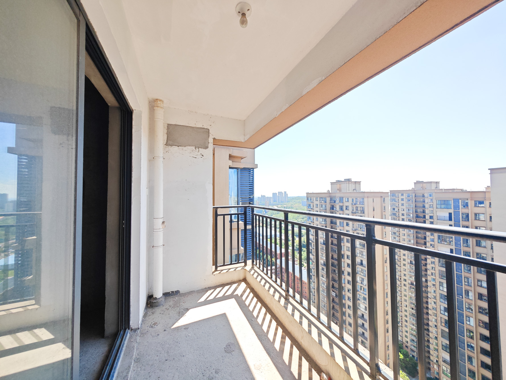 中建嘉和城  3室2厅2卫   89.00万阳台