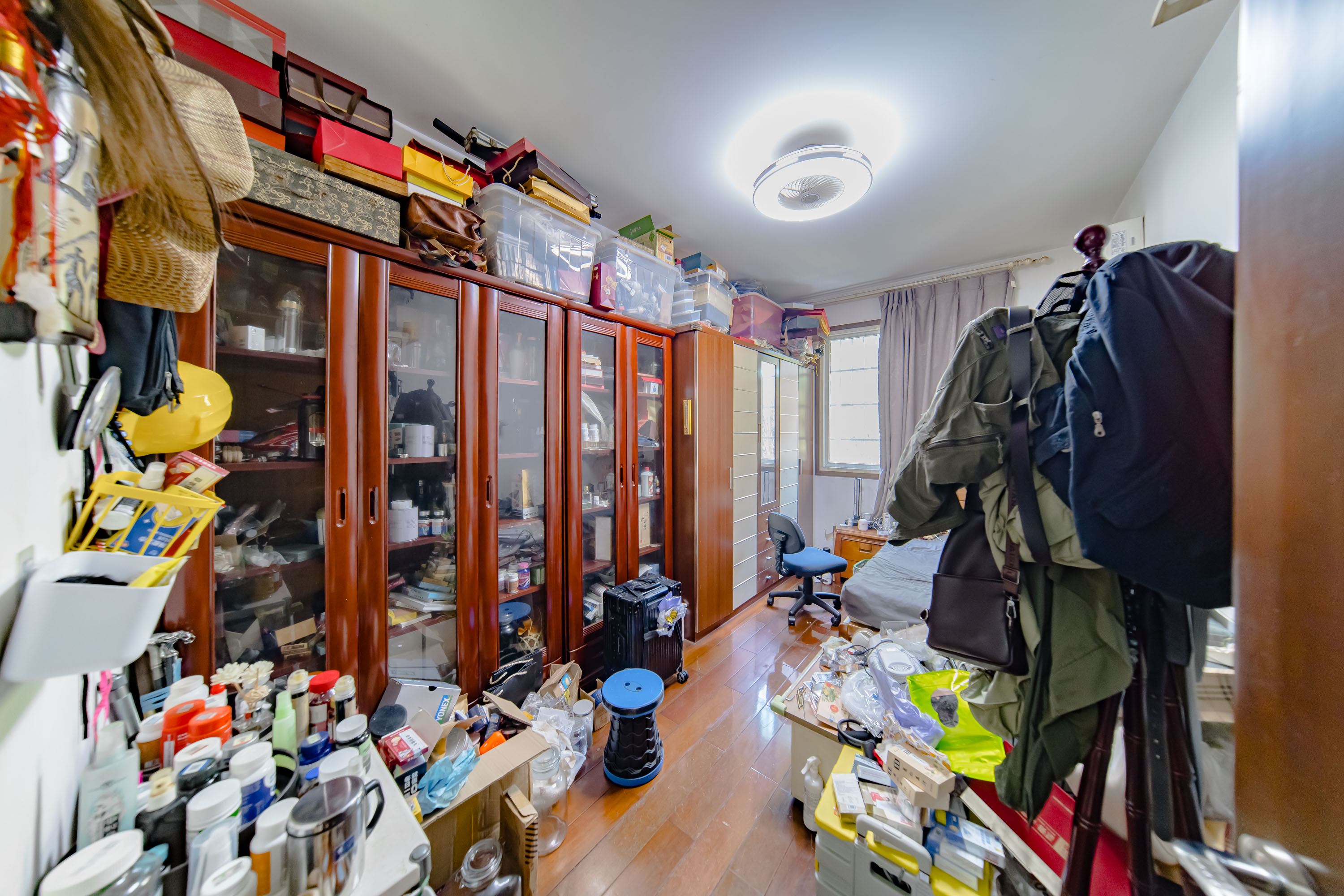 师大长塘山小区  4室2厅2卫   335.00万卧室