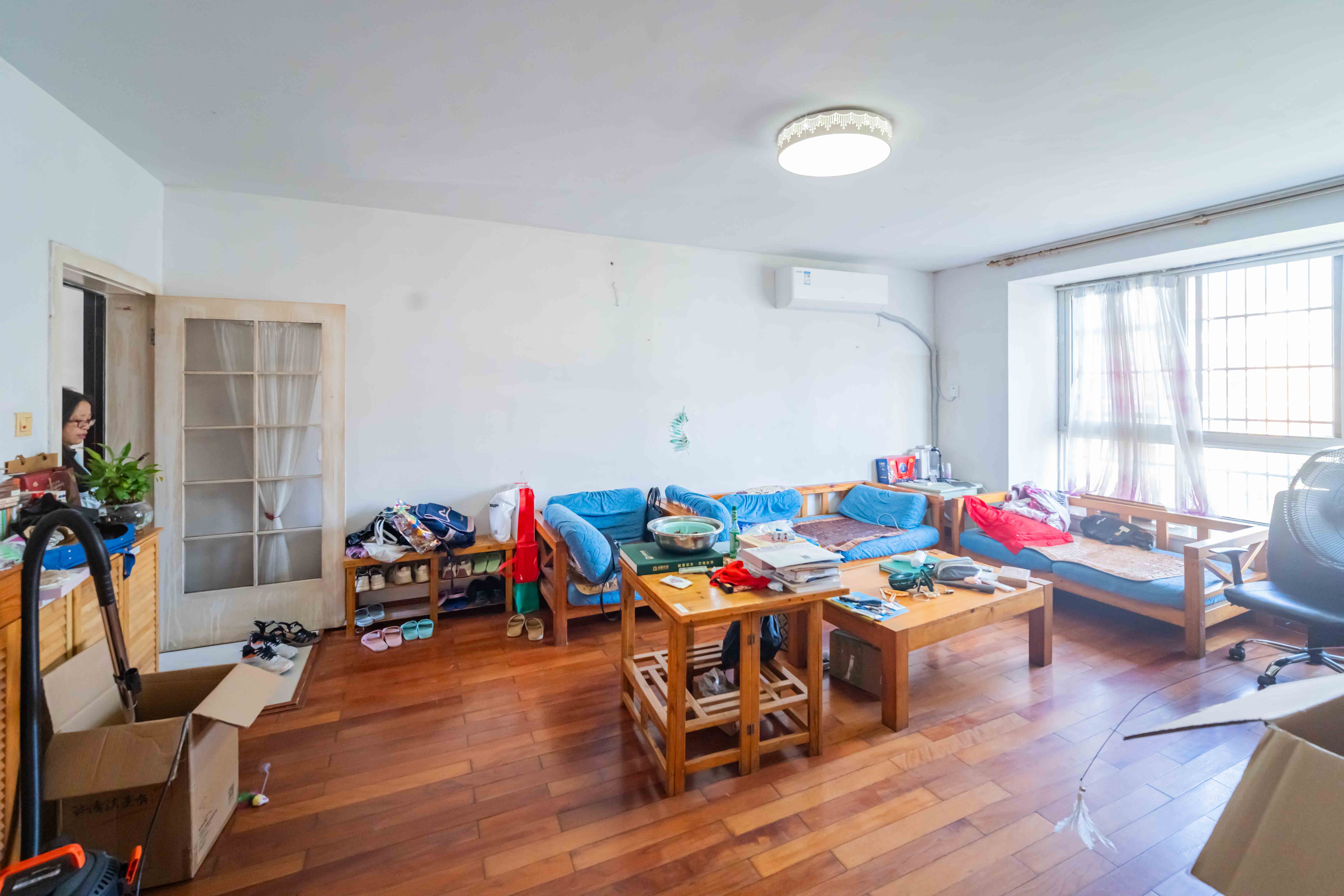 新星小区  3室2厅2卫   85.00万客厅