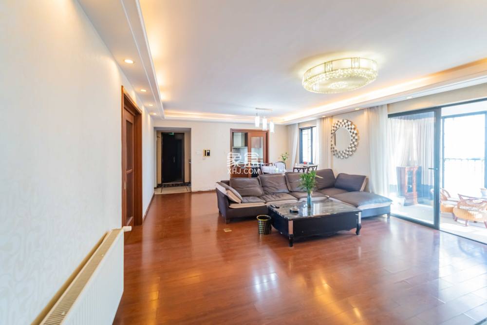 万科金域华府二期  3室2厅2卫    125.0万