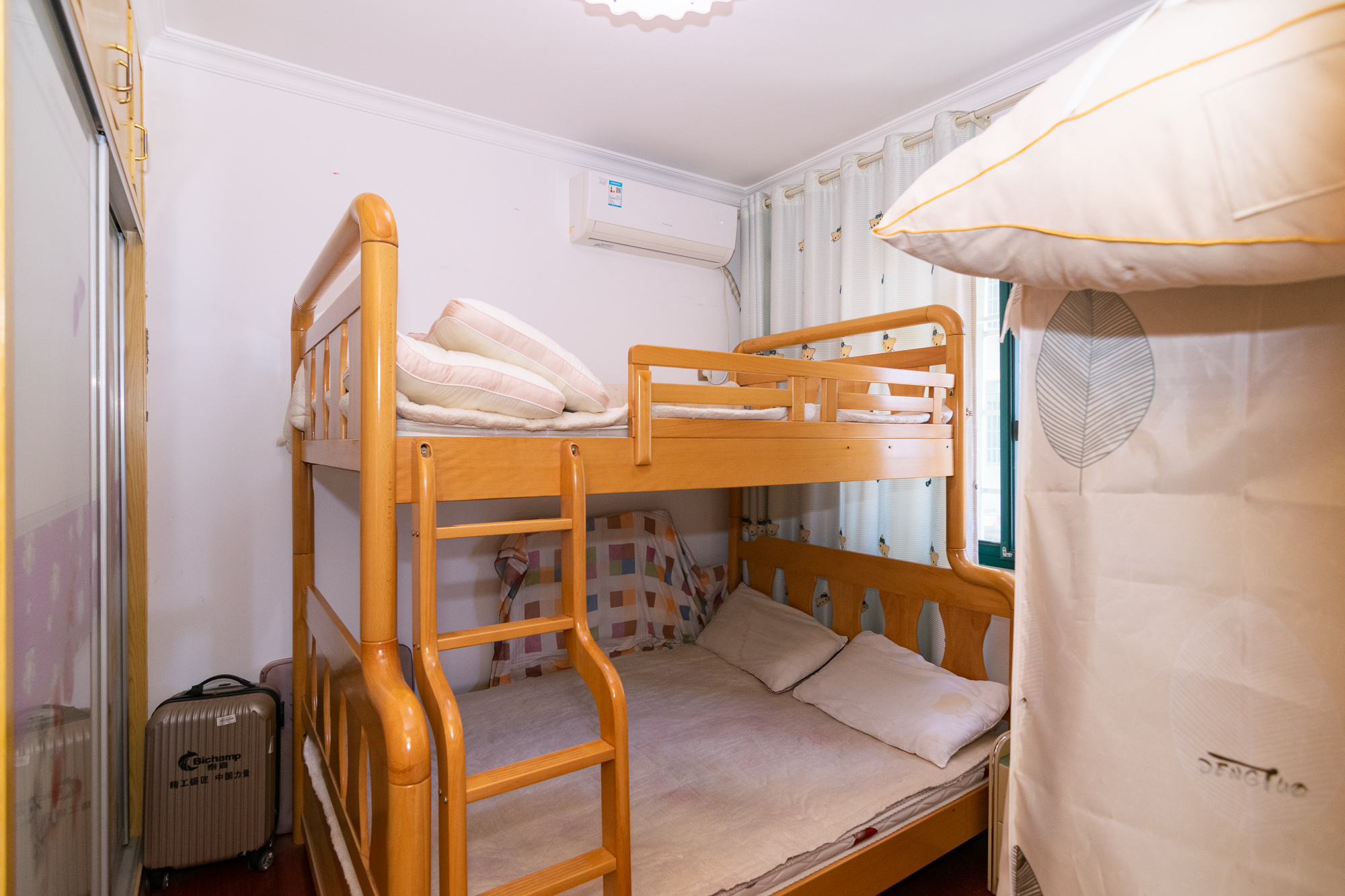 红建滨水铭城  2室2厅1卫    53.0万 红建滨水铭城  2室2厅1卫    53.0万卧室