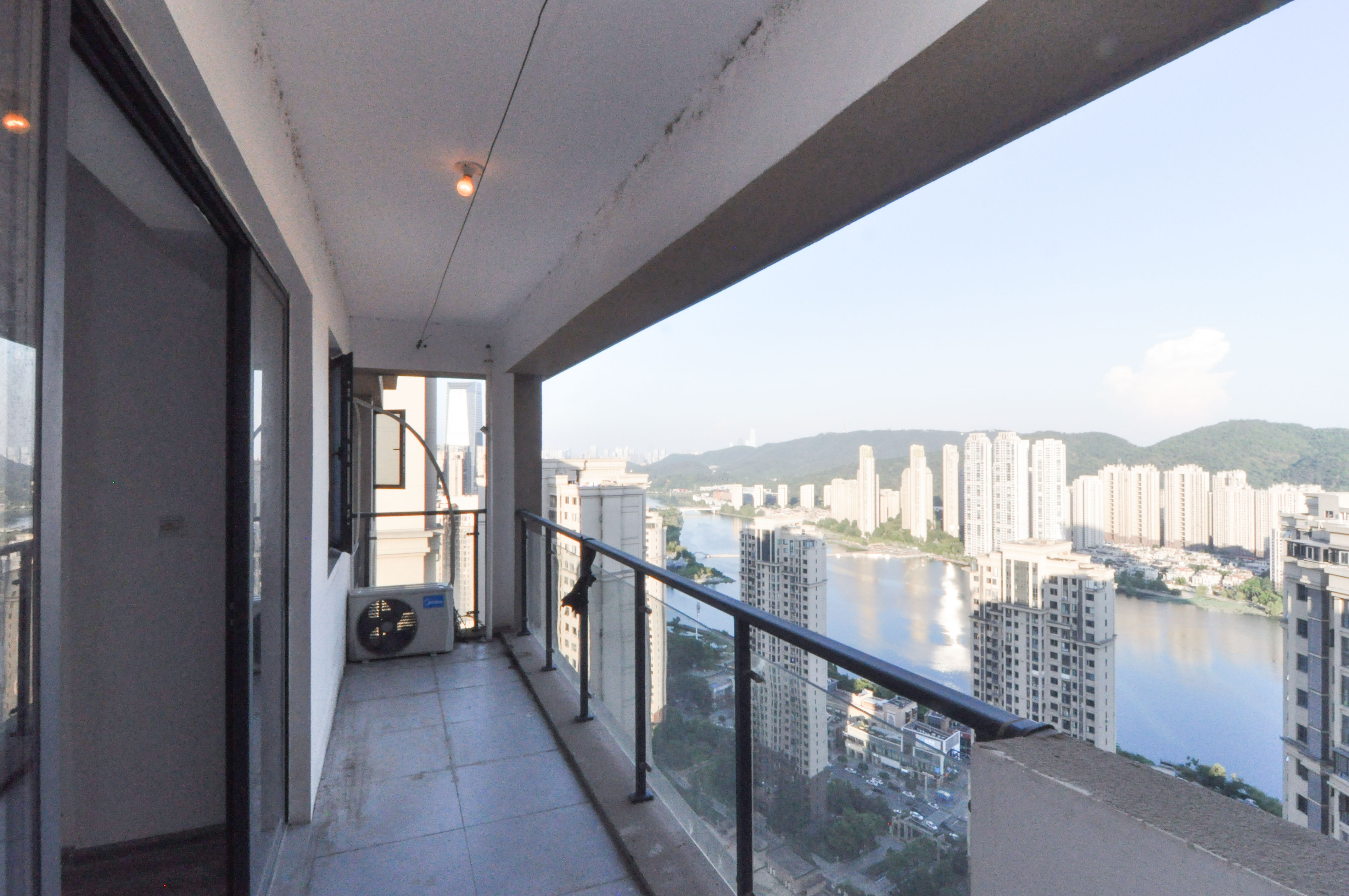 中建梅溪湖中心  4室2厅2卫   225.00万其他
