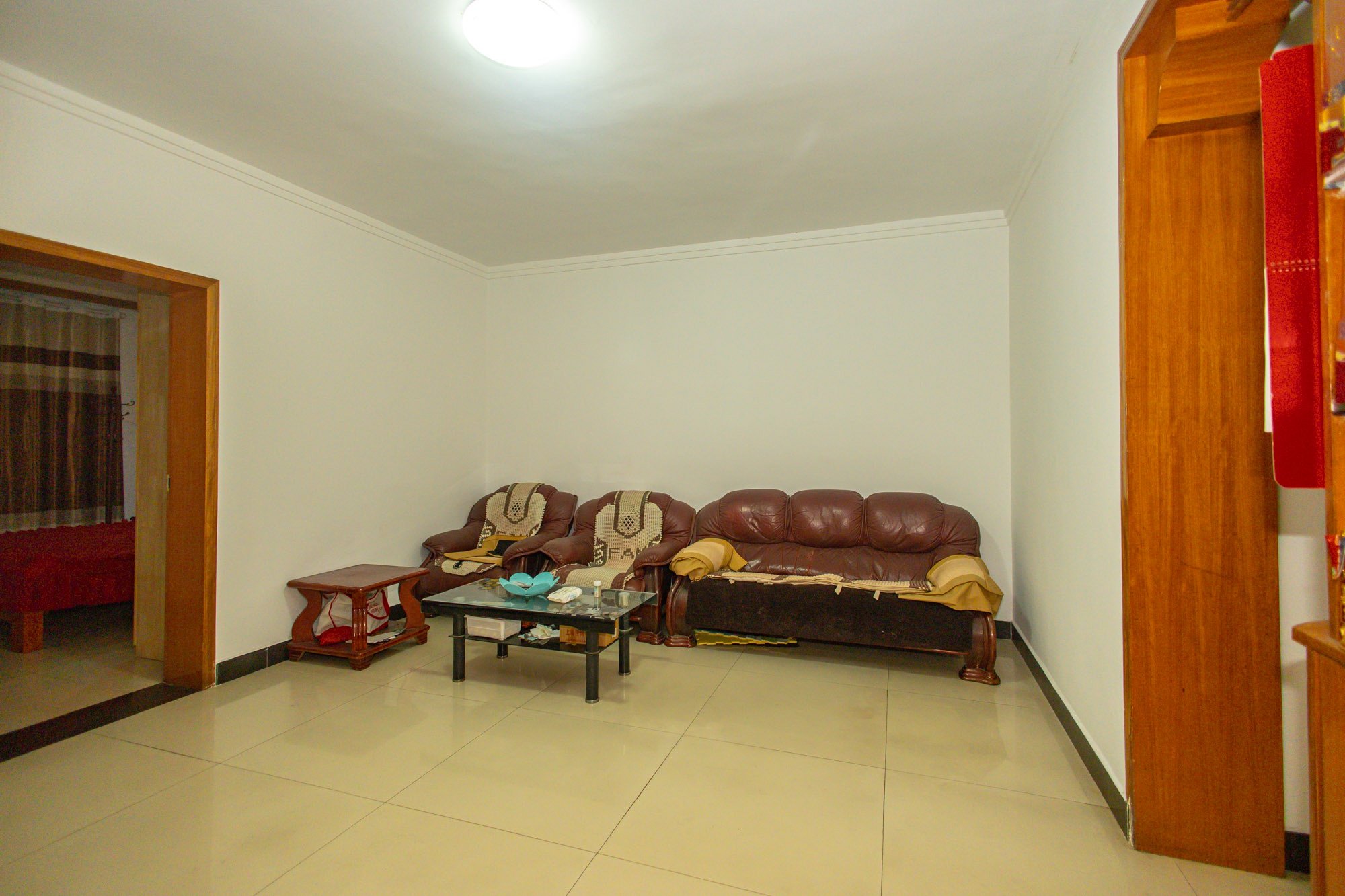 中南汽车世界  2室2厅1卫    38.8万 中南汽车世界  2室2厅1卫    38.8万客厅