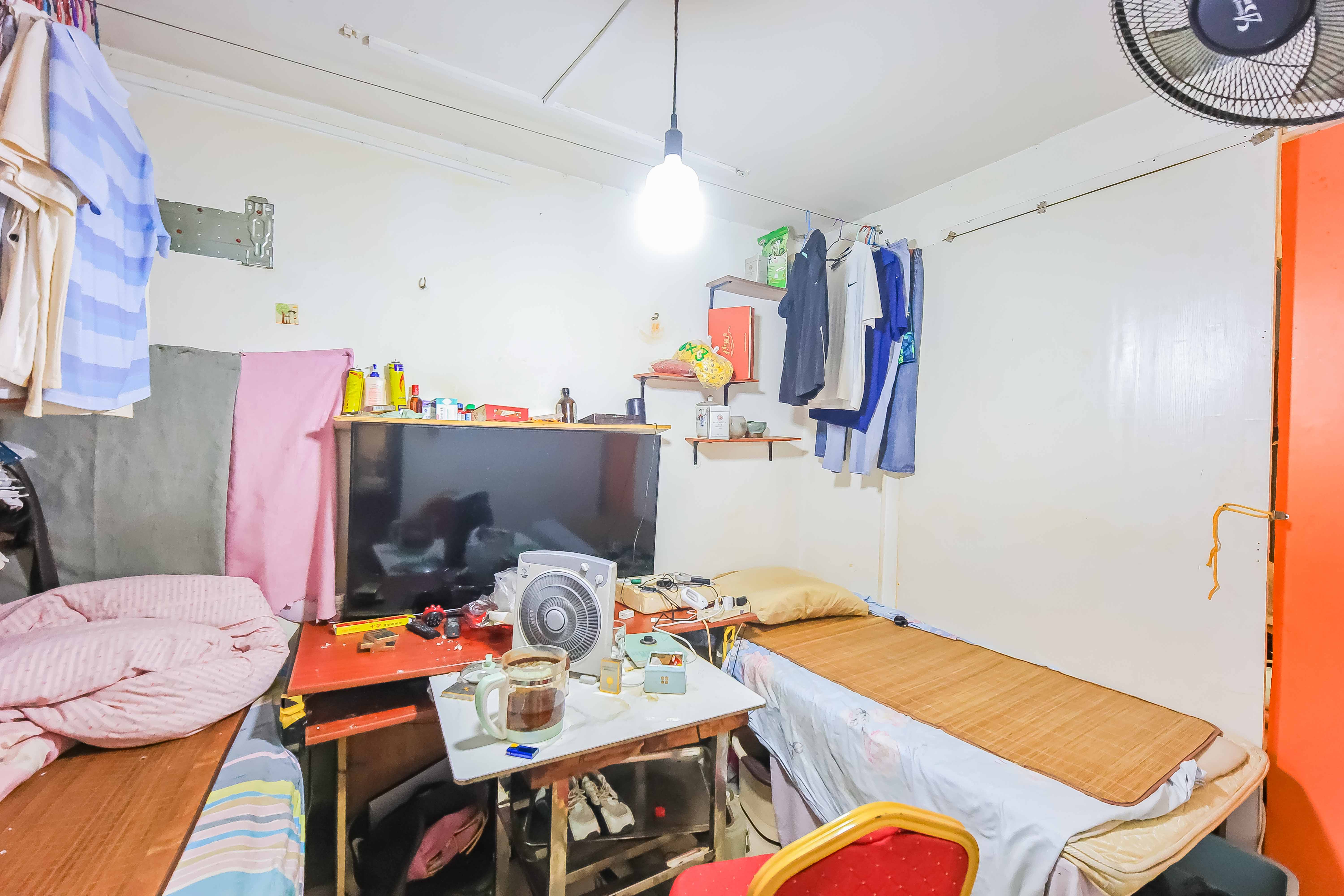 红旗社区  2室1厅1卫   38.70万卧室