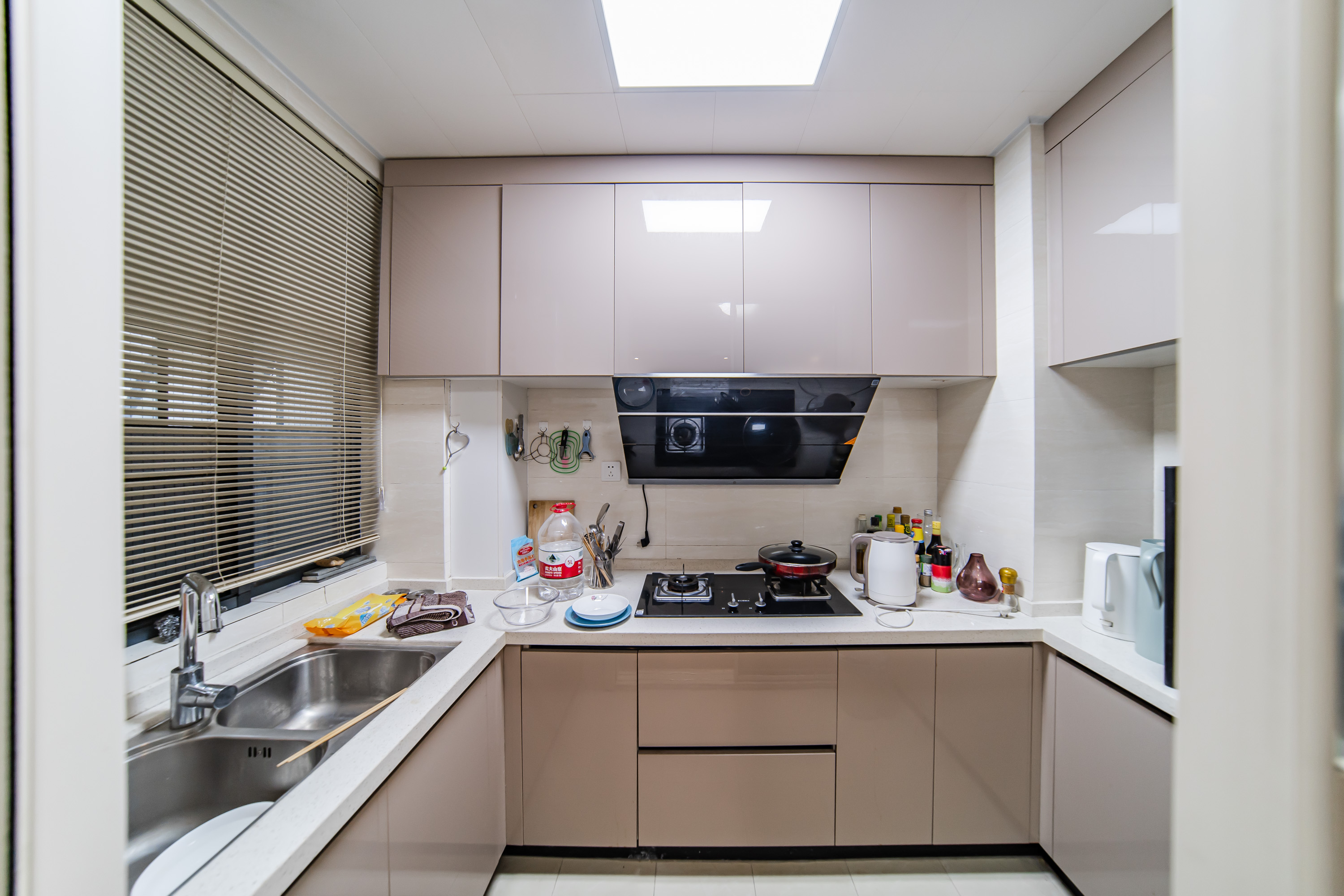 湘熙水郡(观澜海赋家园)  4室2厅2卫    180.0万 湘熙水郡(观澜海赋家园)  4室2厅2卫    180.0万厨房