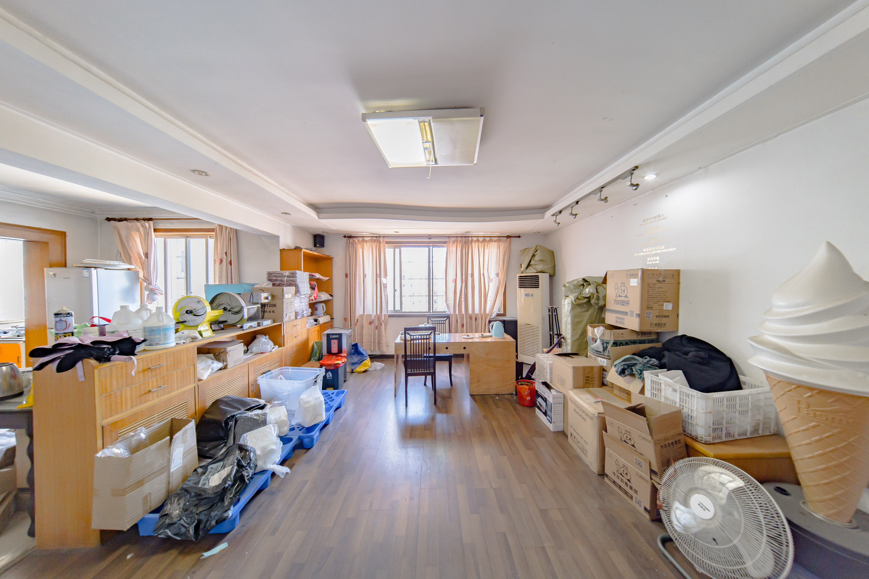 潇湘大厦  3室2厅2卫   120.00万客厅