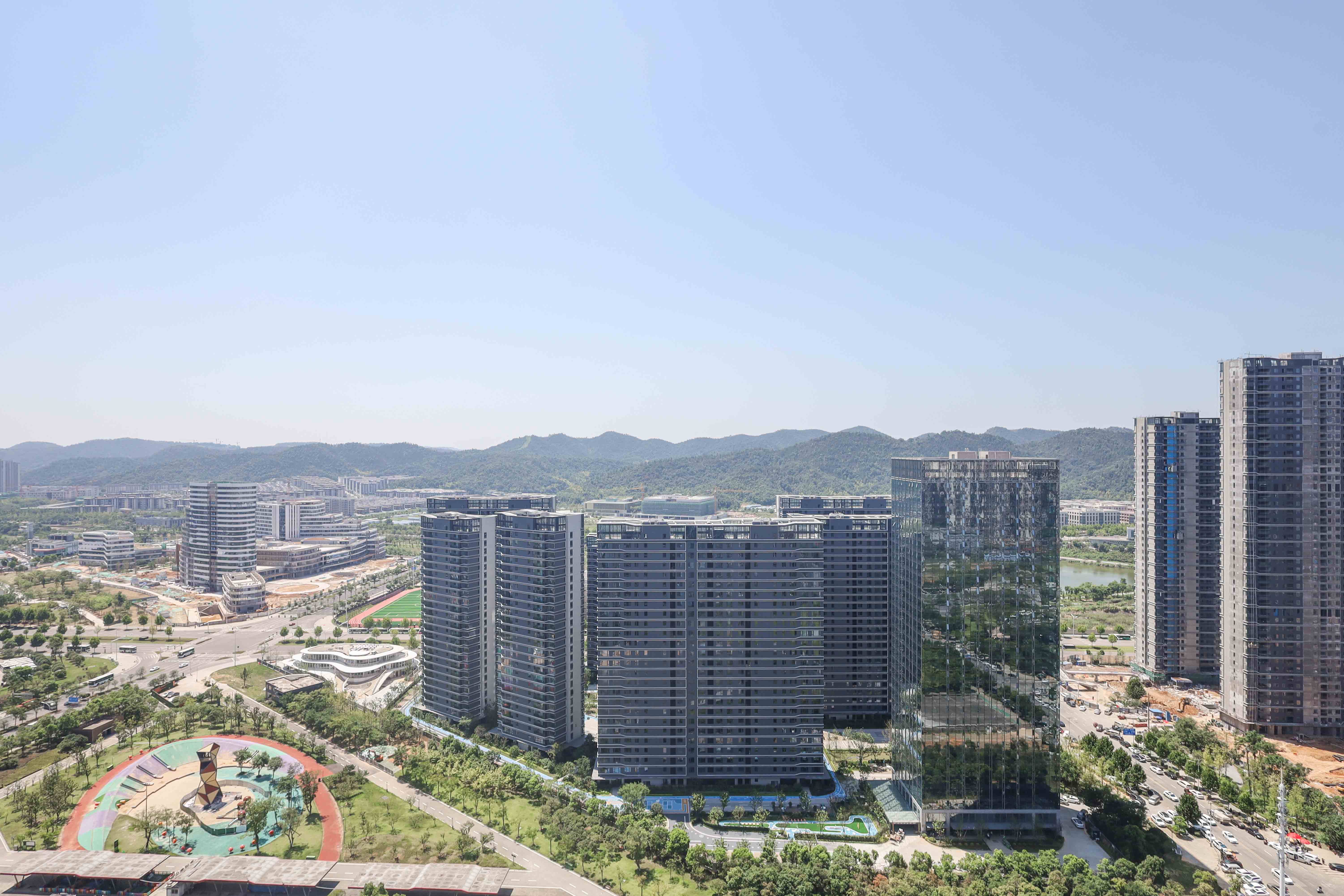 中国铁建湘语梅溪  3室2厅2卫   196.00万阳台