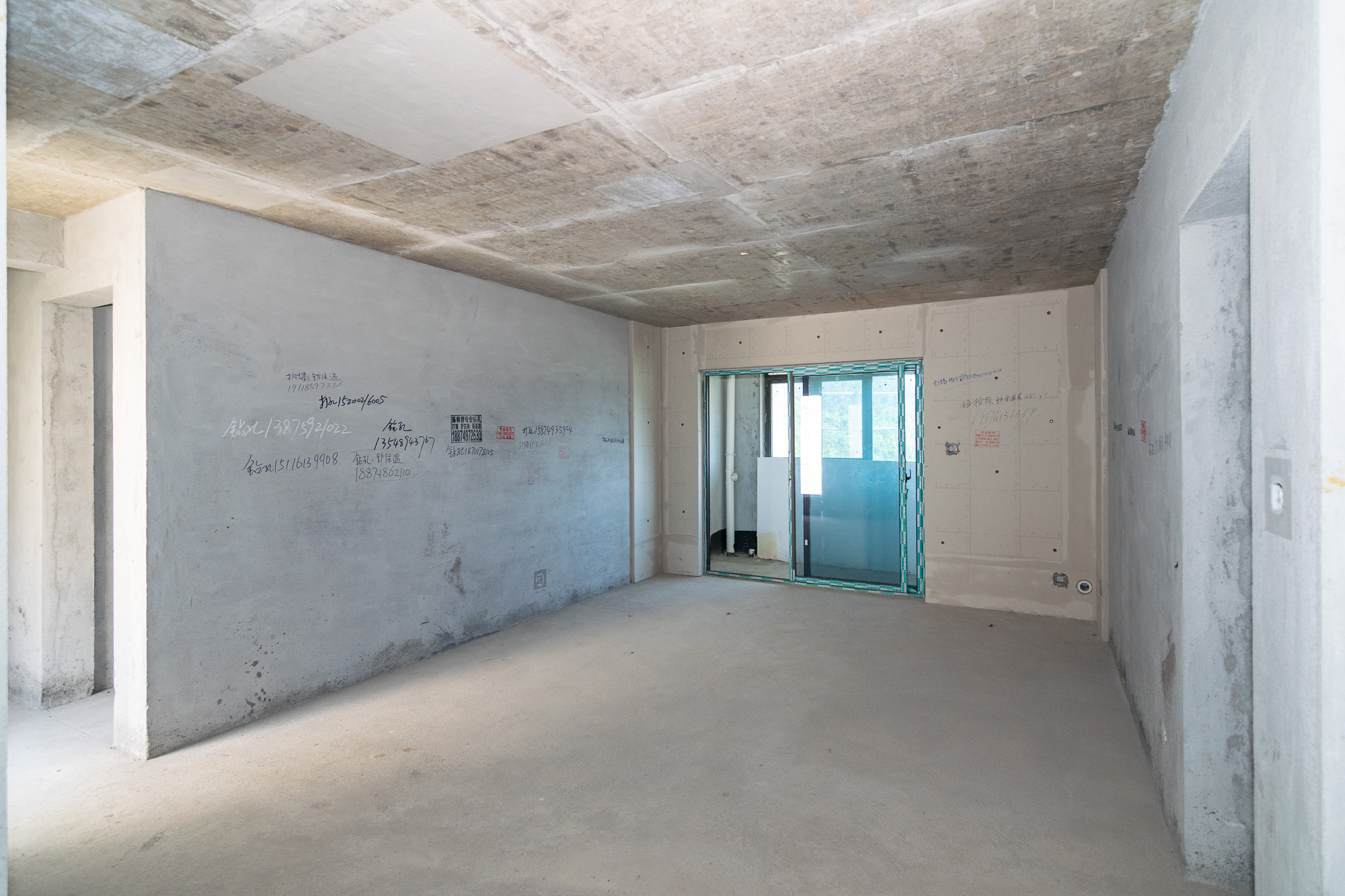 润和雅郡(润和紫郡六期) 4室2厅3卫 92.0万 润和雅郡(润和紫郡六期) 4室2厅3卫 92.0万客厅