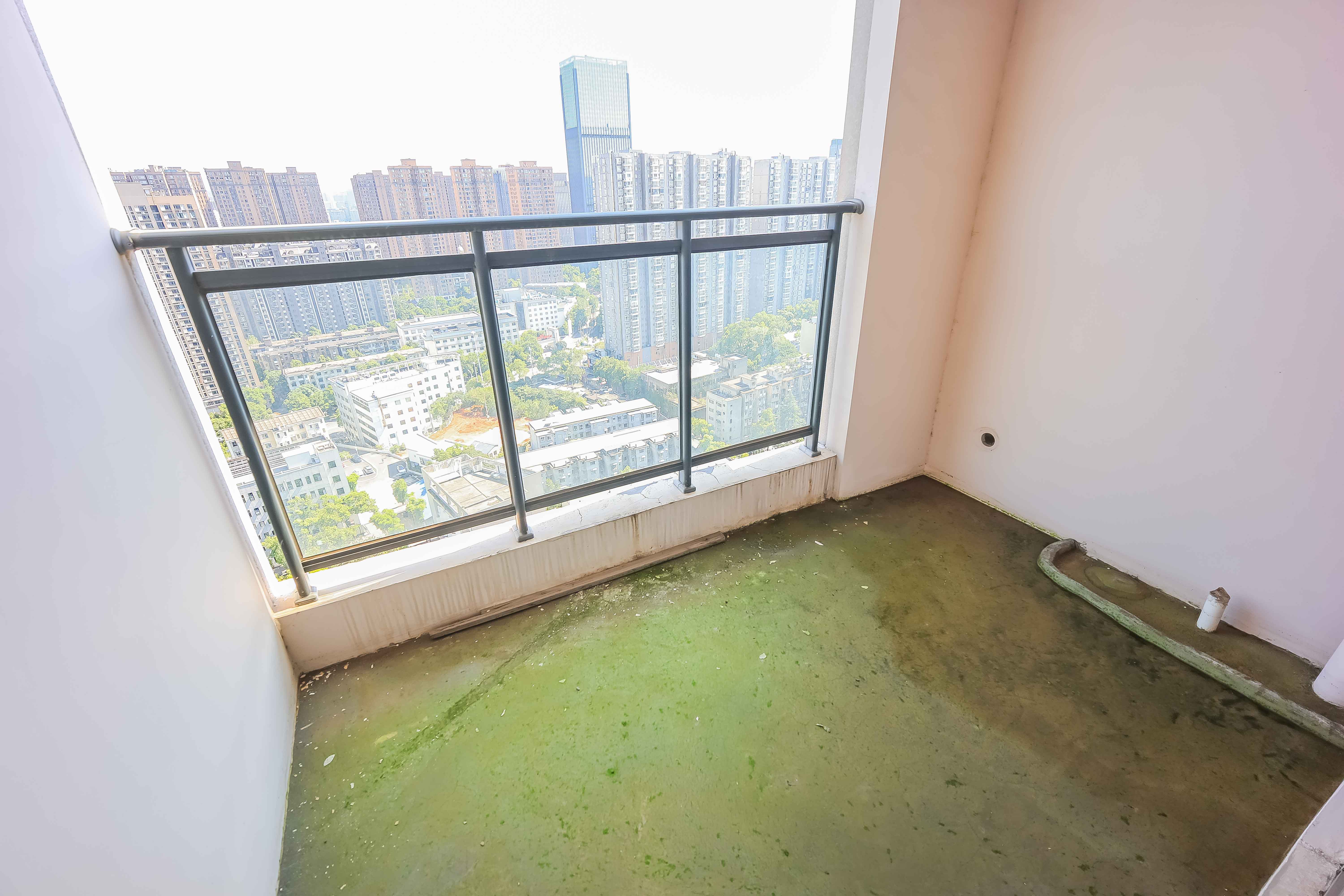 建发中央公园（建发美地）  2室2厅1卫   105.00万阳台
