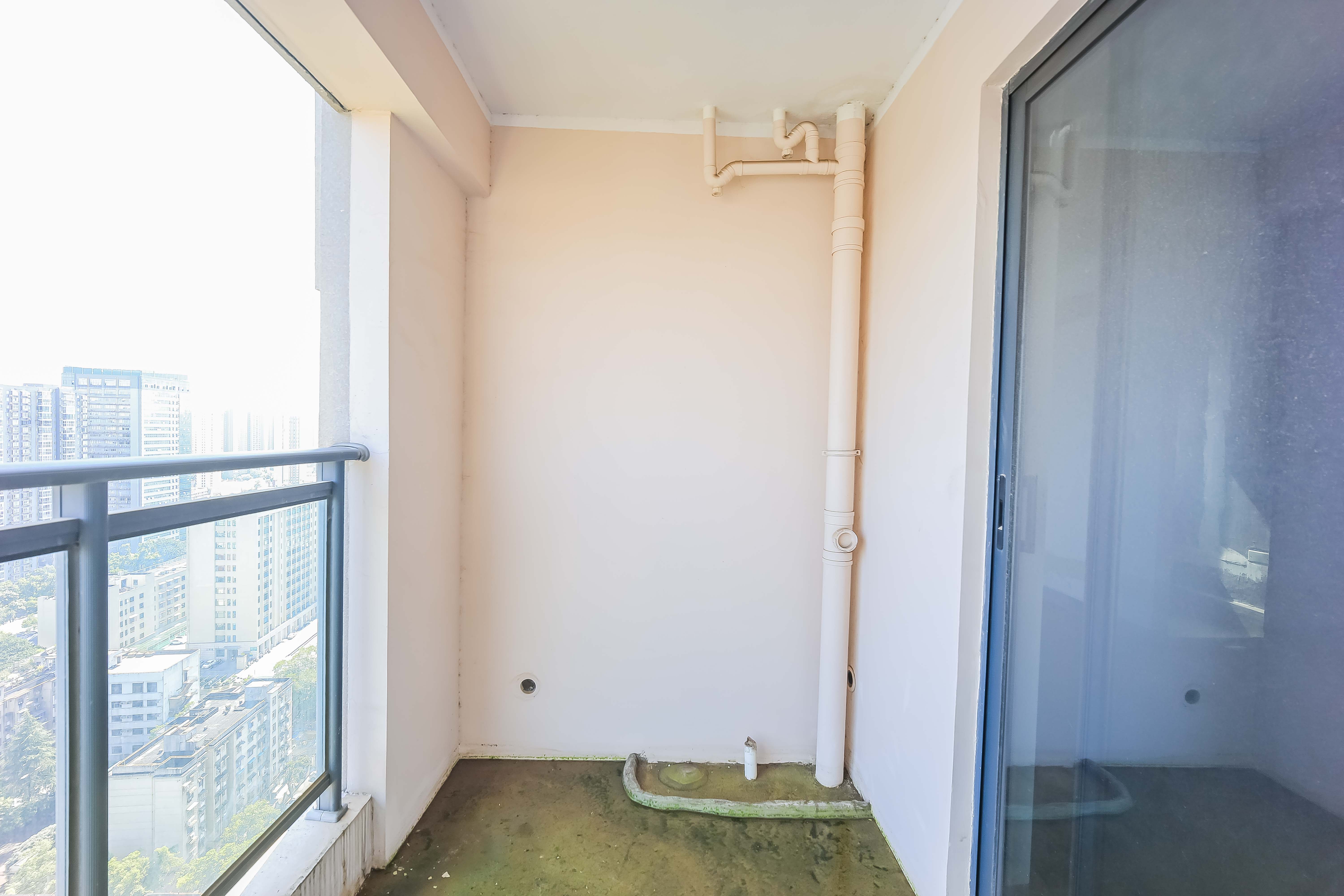 建发中央公园（建发美地）  2室2厅1卫   105.00万阳台