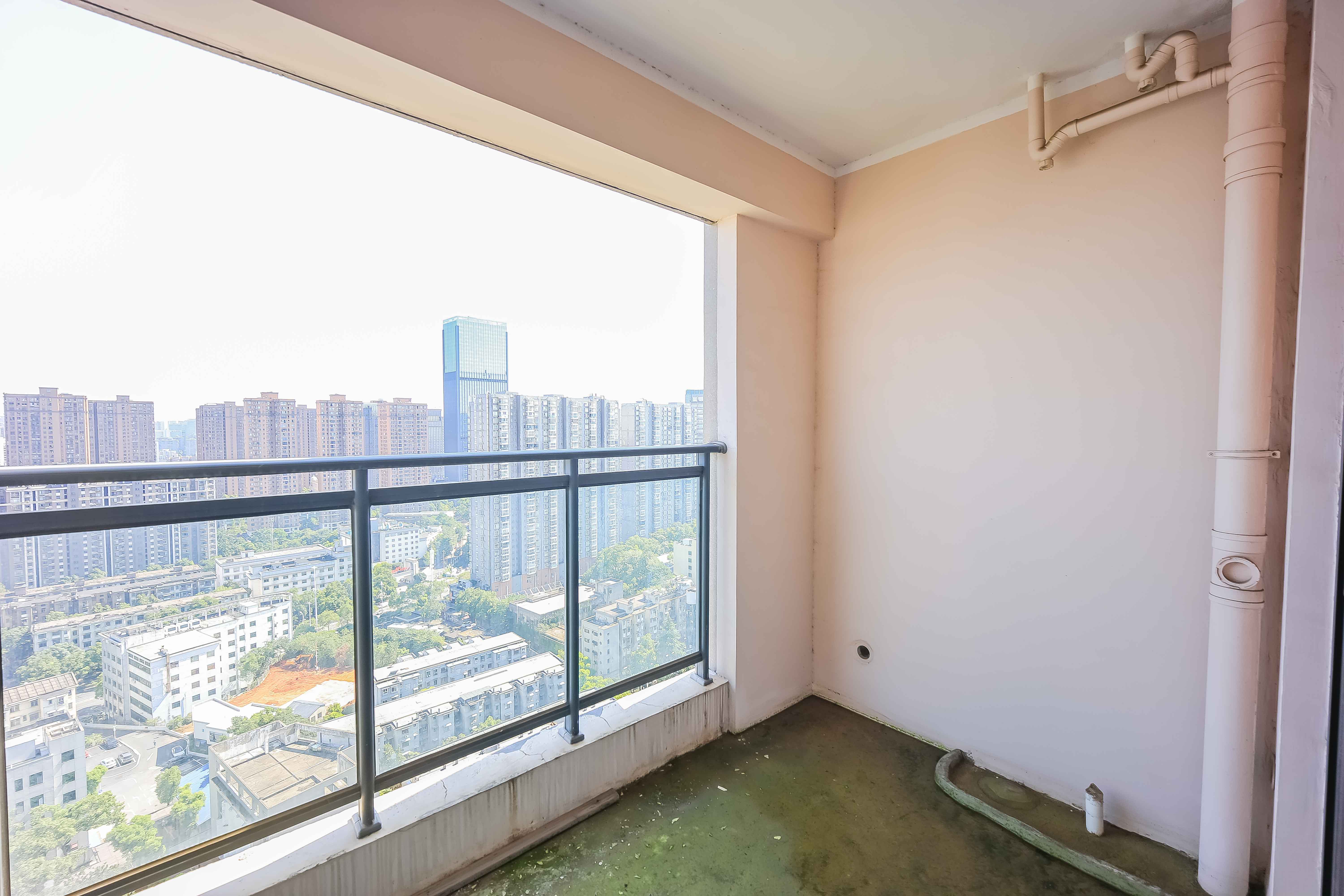 建发中央公园（建发美地）  2室2厅1卫   105.00万阳台
