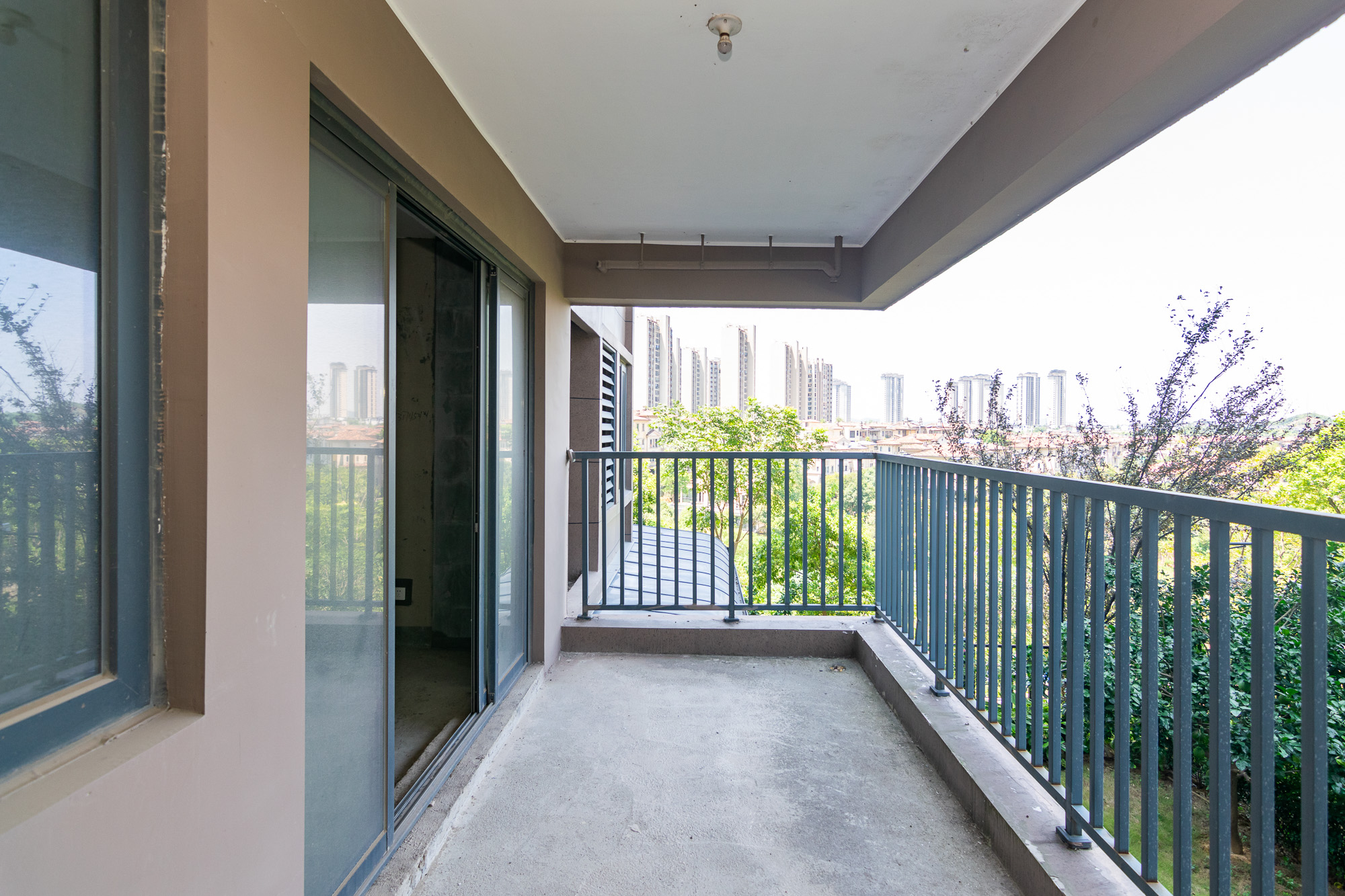 中粮观澜壹品 4室2厅2卫 135.0万 中粮观澜壹品 4室2厅2卫 135.0万阳台