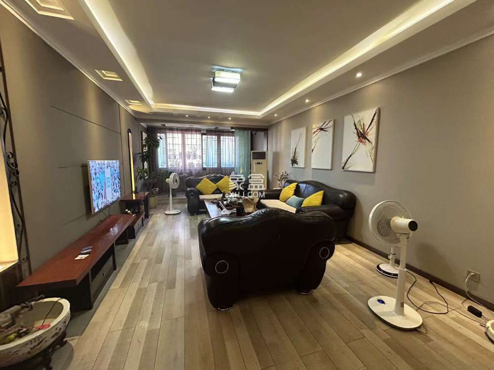 电信小区泰山花园  4室2厅2卫    60.0万