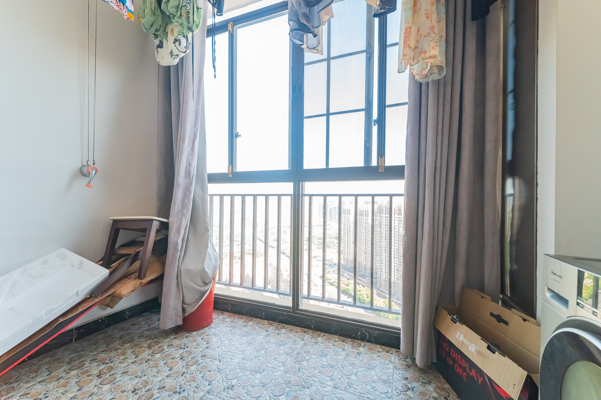 华润置地广场一期 2室1厅1卫 45.0万 华润置地广场一期 2室1厅1卫 45.0万阳台