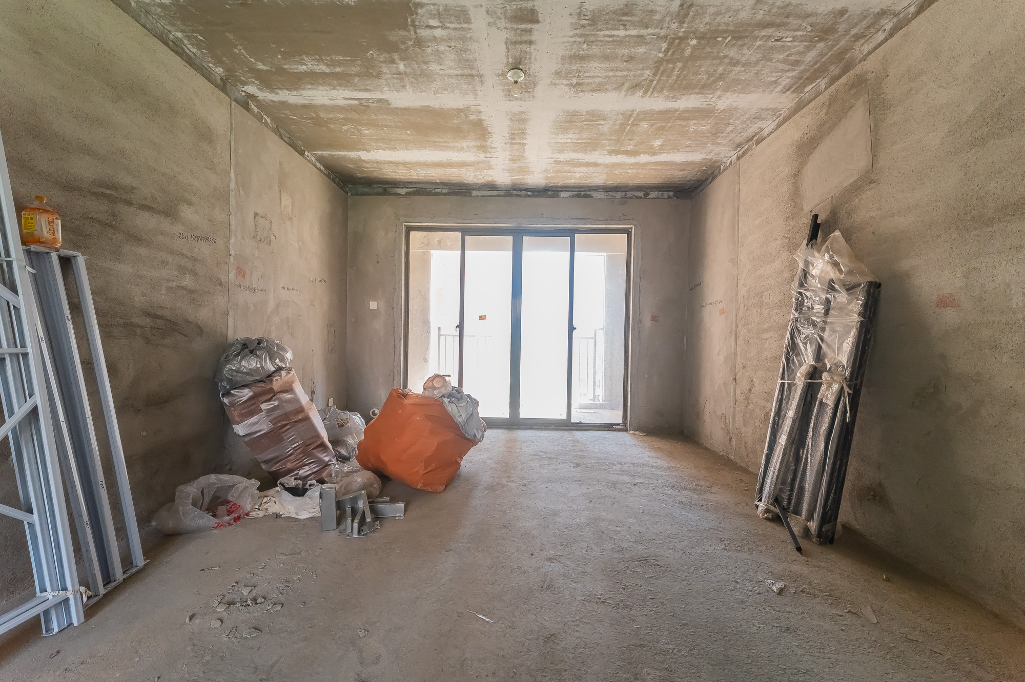 家和院  4室2厅1卫    91.8万 家和院  4室2厅1卫    91.8万客厅