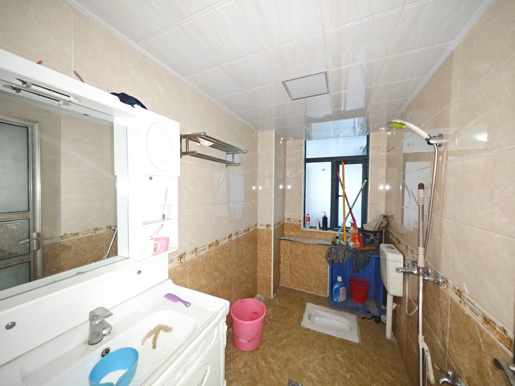 恒生碧水龙庭  3室2厅2卫   76.00万卫生间