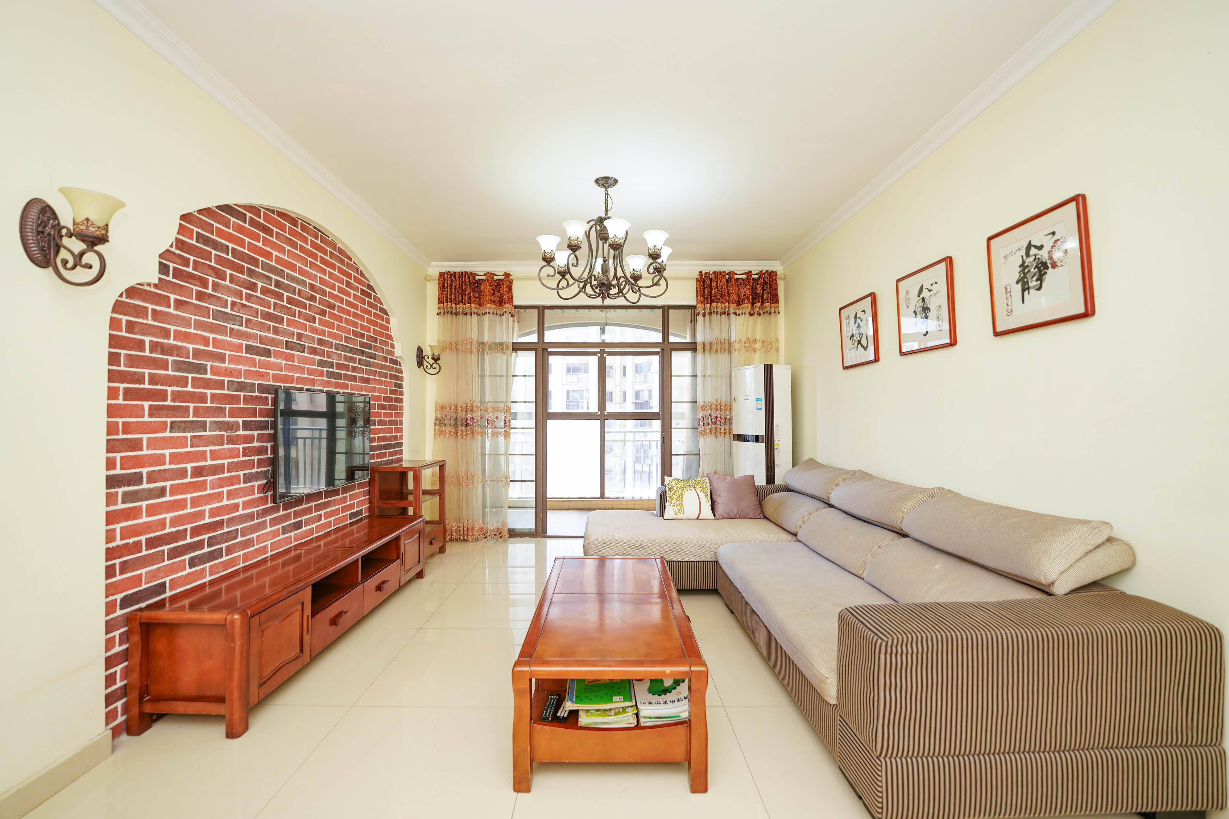 宏聚地中海 3室2厅2卫 95.0万 宏聚地中海 3室2厅2卫 95.0万客厅