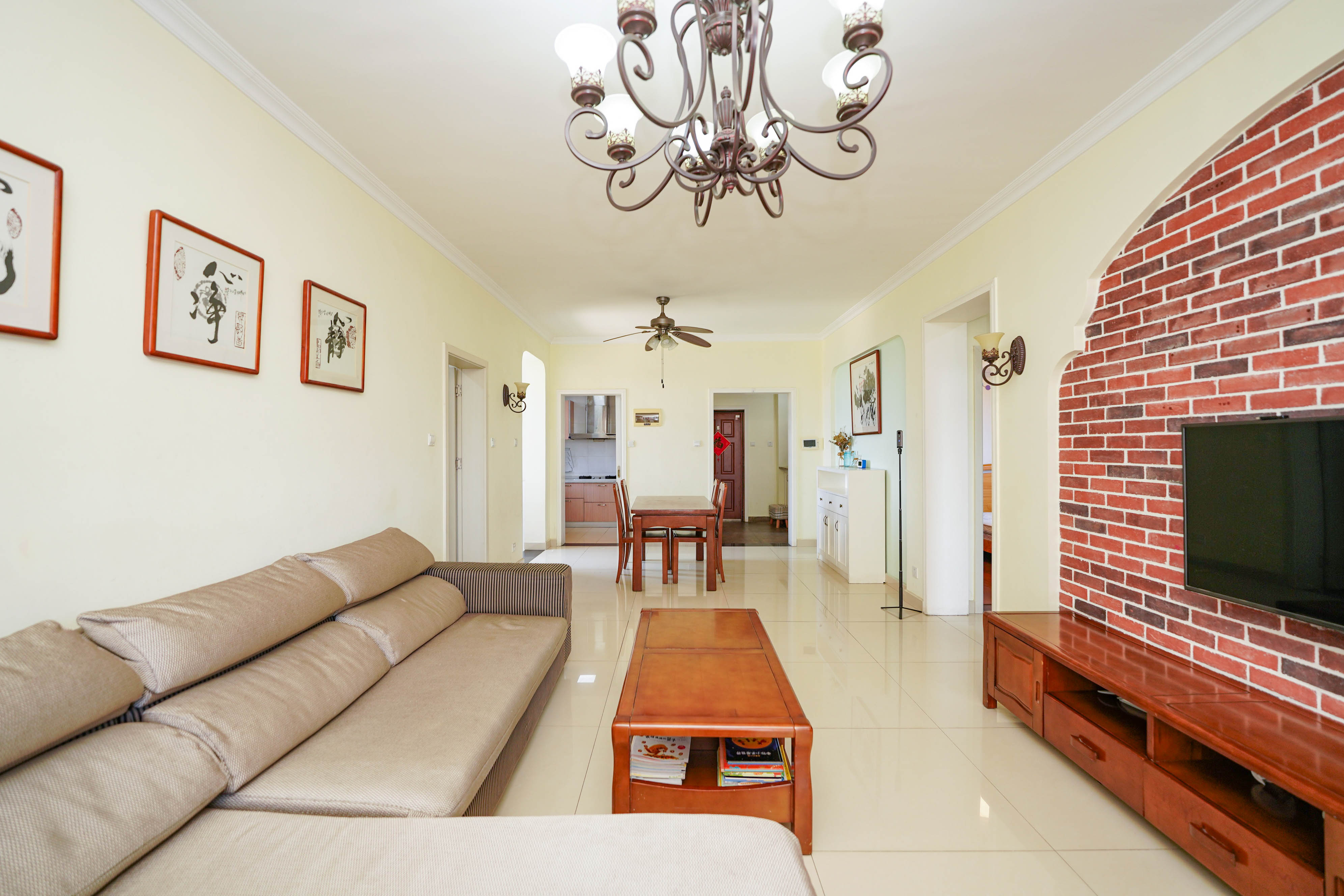 宏聚地中海 3室2厅2卫 95.0万 宏聚地中海 3室2厅2卫 95.0万客厅