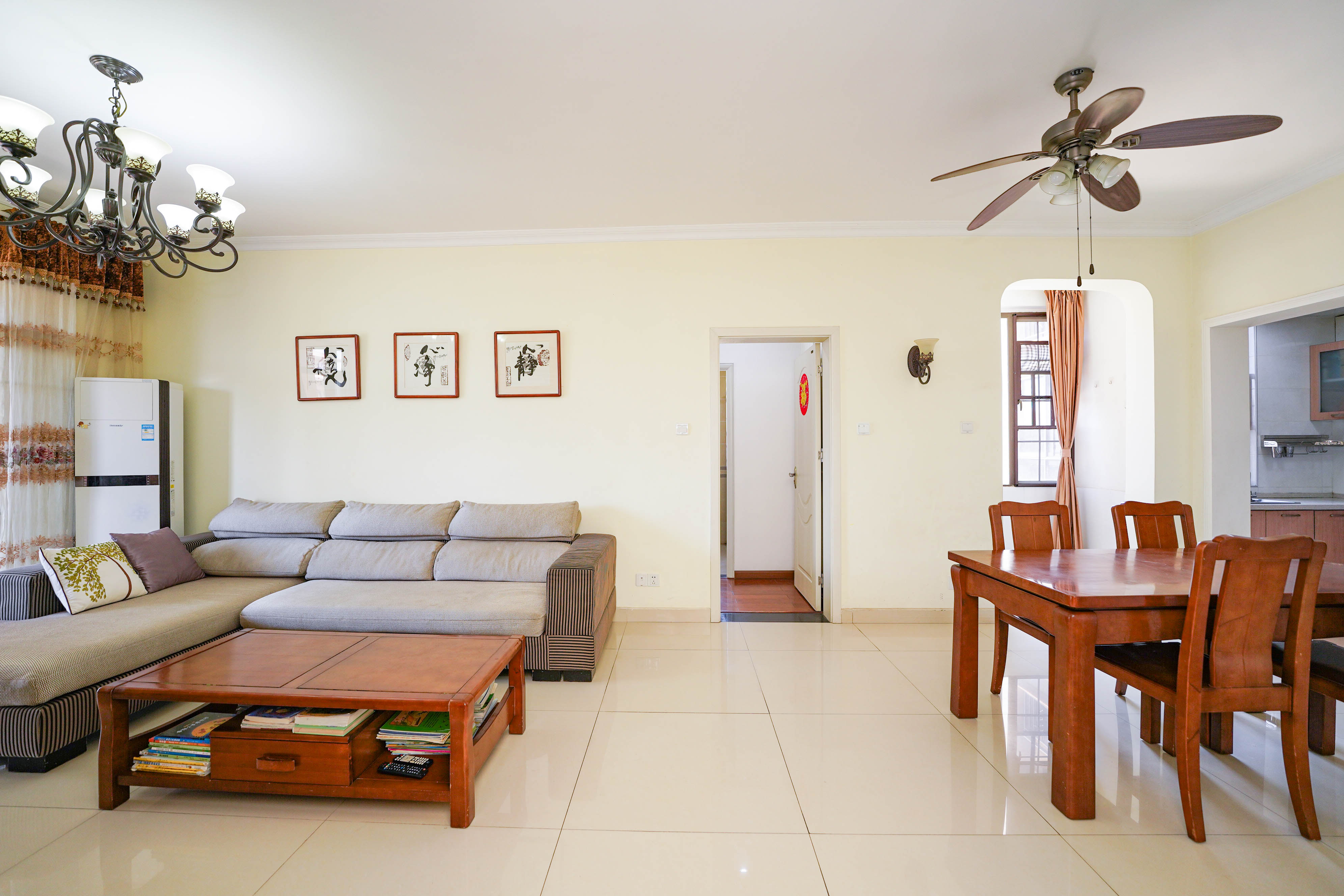 宏聚地中海 3室2厅2卫 95.0万 宏聚地中海 3室2厅2卫 95.0万客厅