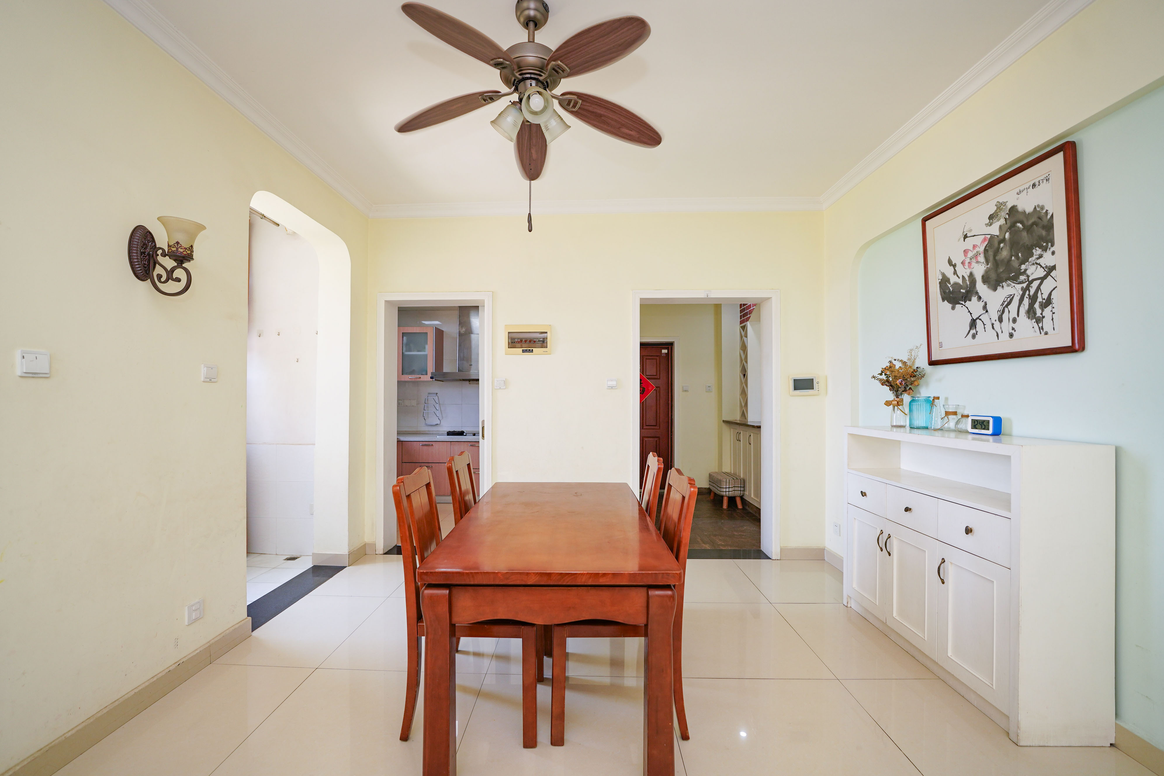 宏聚地中海 3室2厅2卫 95.0万 宏聚地中海 3室2厅2卫 95.0万客厅