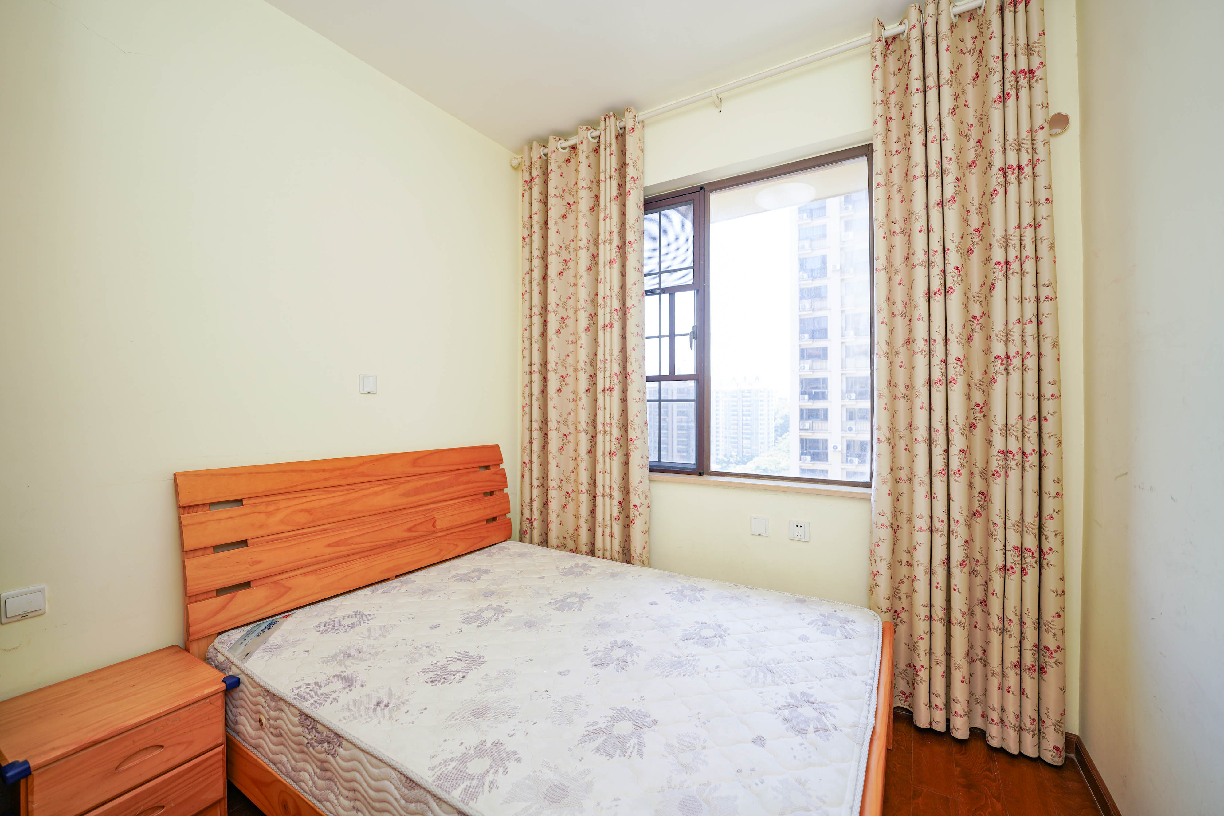 宏聚地中海 3室2厅2卫 95.0万 宏聚地中海 3室2厅2卫 95.0万卧室