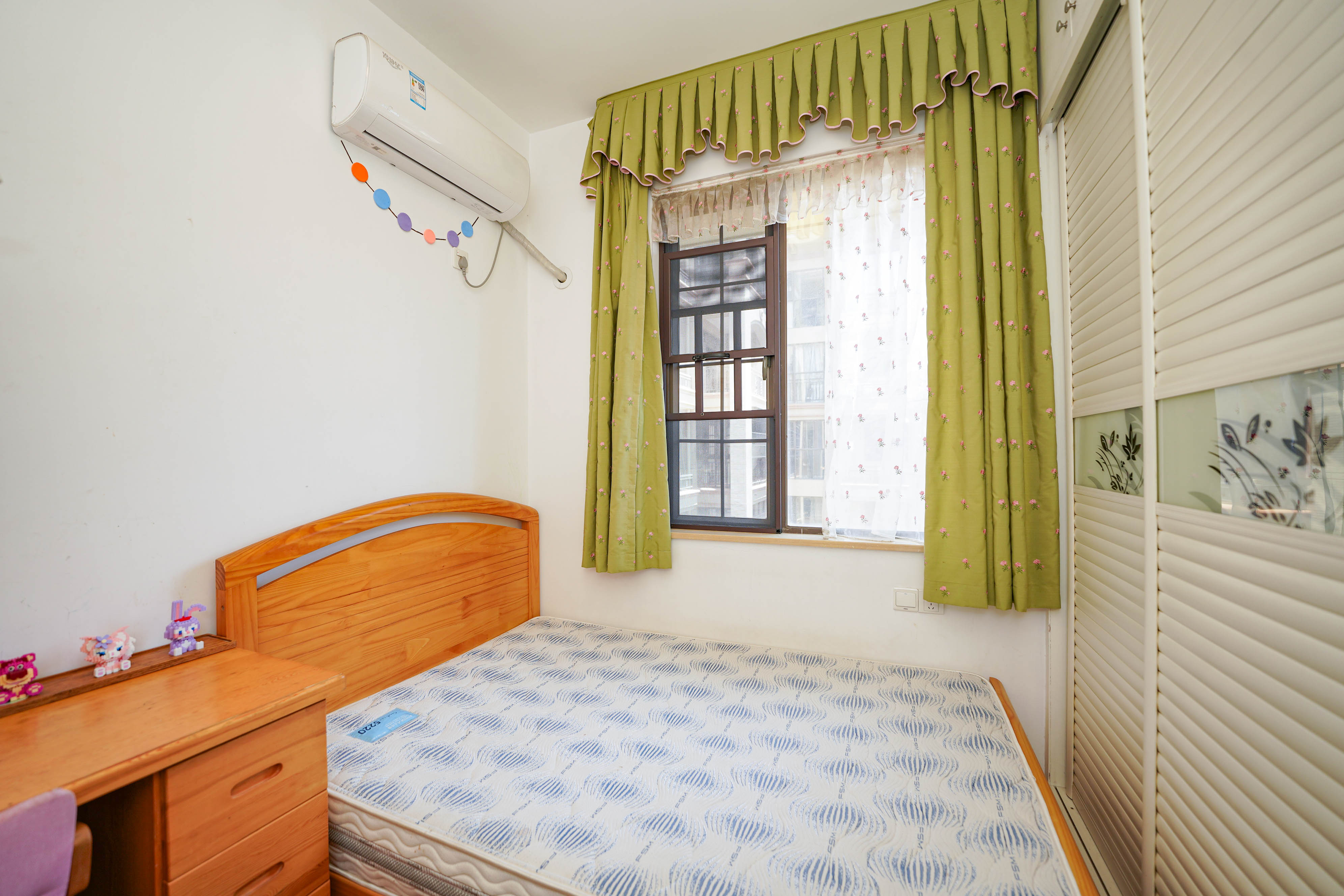 宏聚地中海 3室2厅2卫 95.0万 宏聚地中海 3室2厅2卫 95.0万卧室