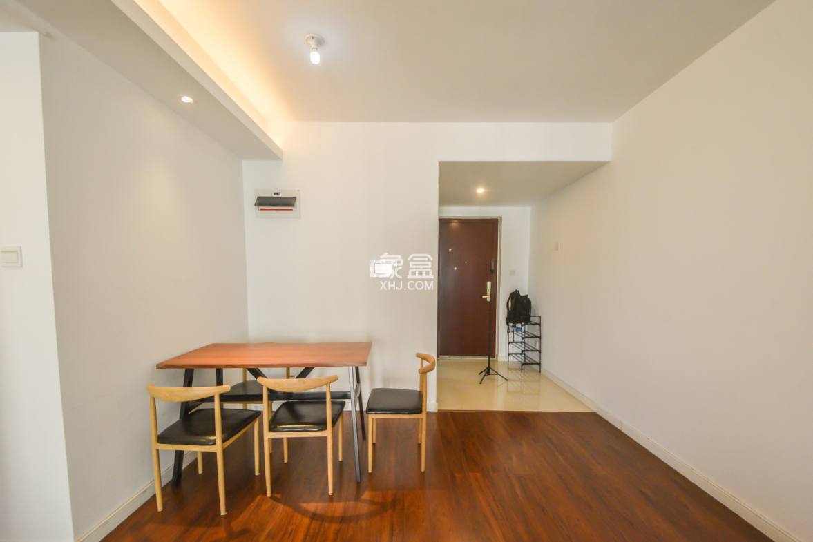 万科魅力之城观澜里 3室2厅2卫 115.0万 万科魅力之城观澜里 3室2厅2卫 115.0万客厅