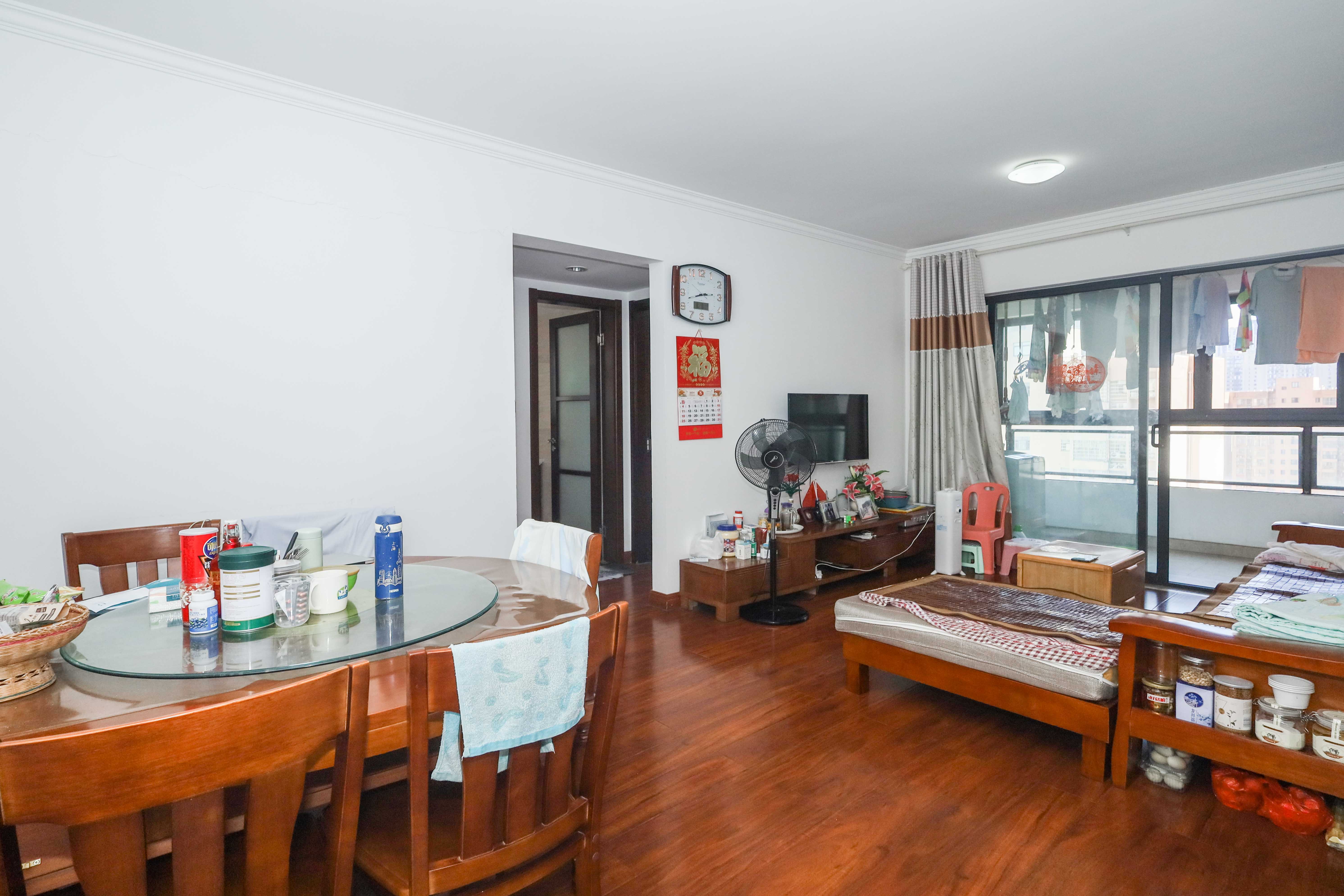 好莱城(弘德西街) 2室2厅1卫 65.0万 好莱城(弘德西街) 2室2厅1卫 65.0万客厅