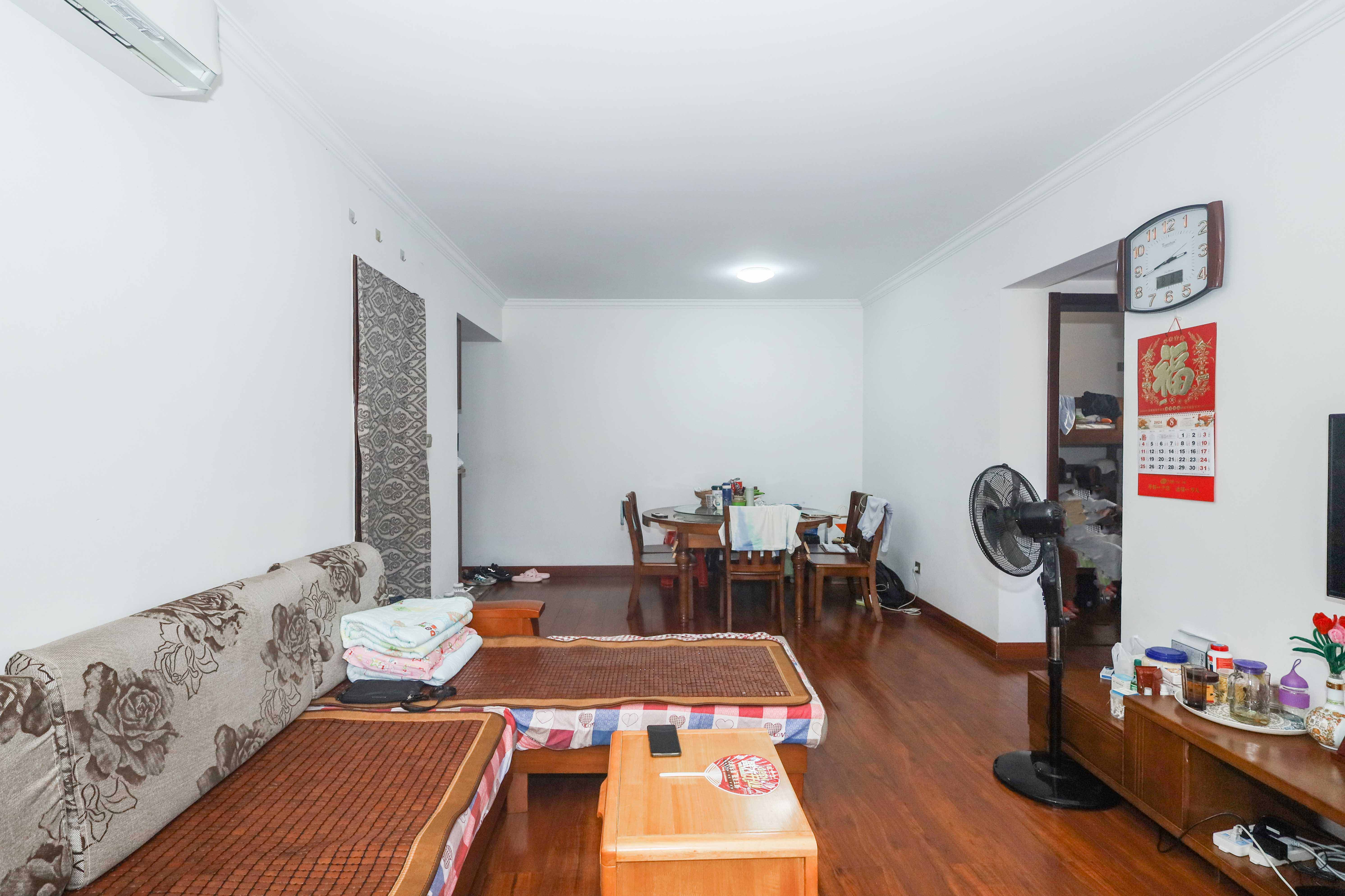 好莱城(弘德西街) 2室2厅1卫 65.0万 好莱城(弘德西街) 2室2厅1卫 65.0万客厅