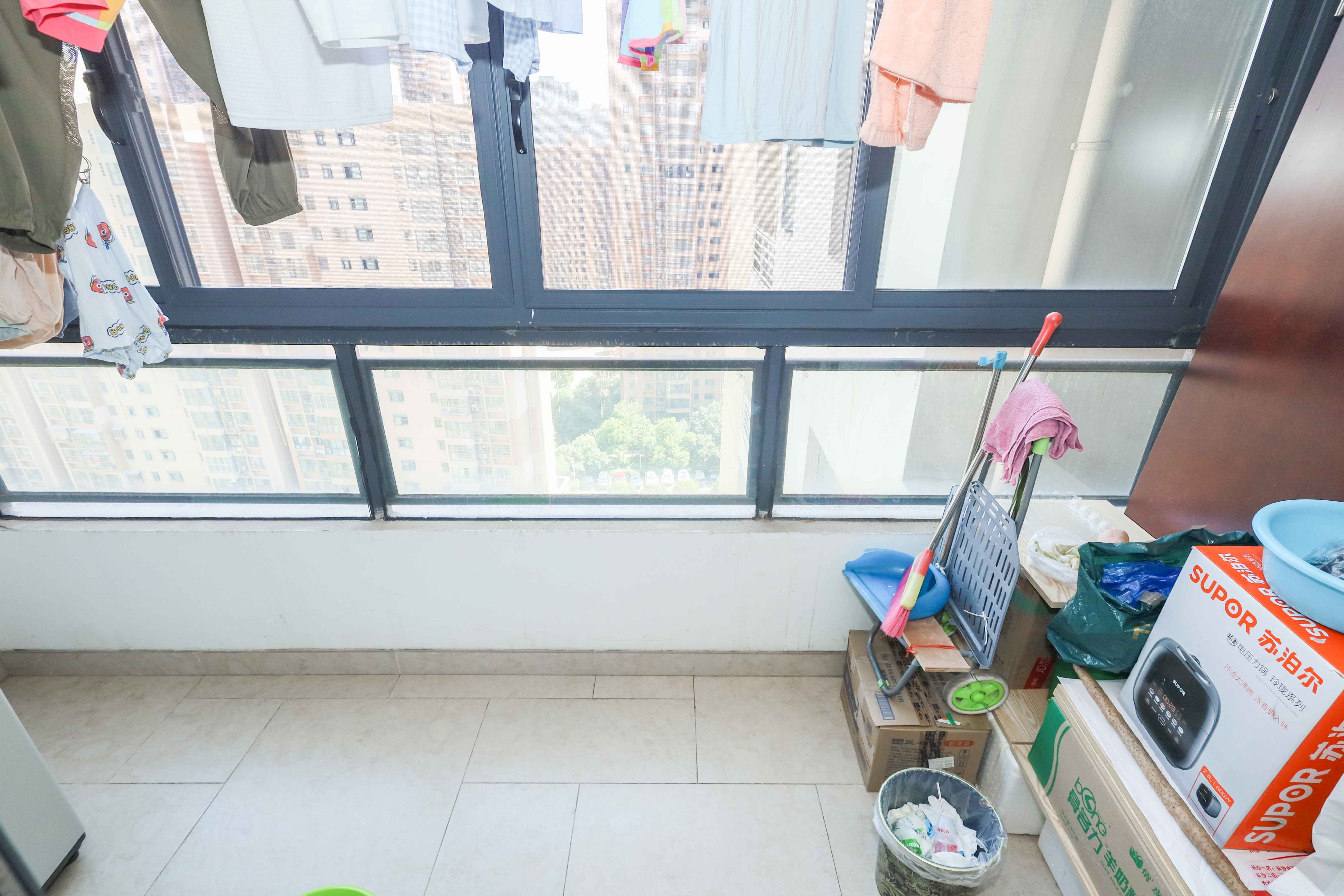 好莱城(弘德西街) 2室2厅1卫 65.0万 好莱城(弘德西街) 2室2厅1卫 65.0万阳台