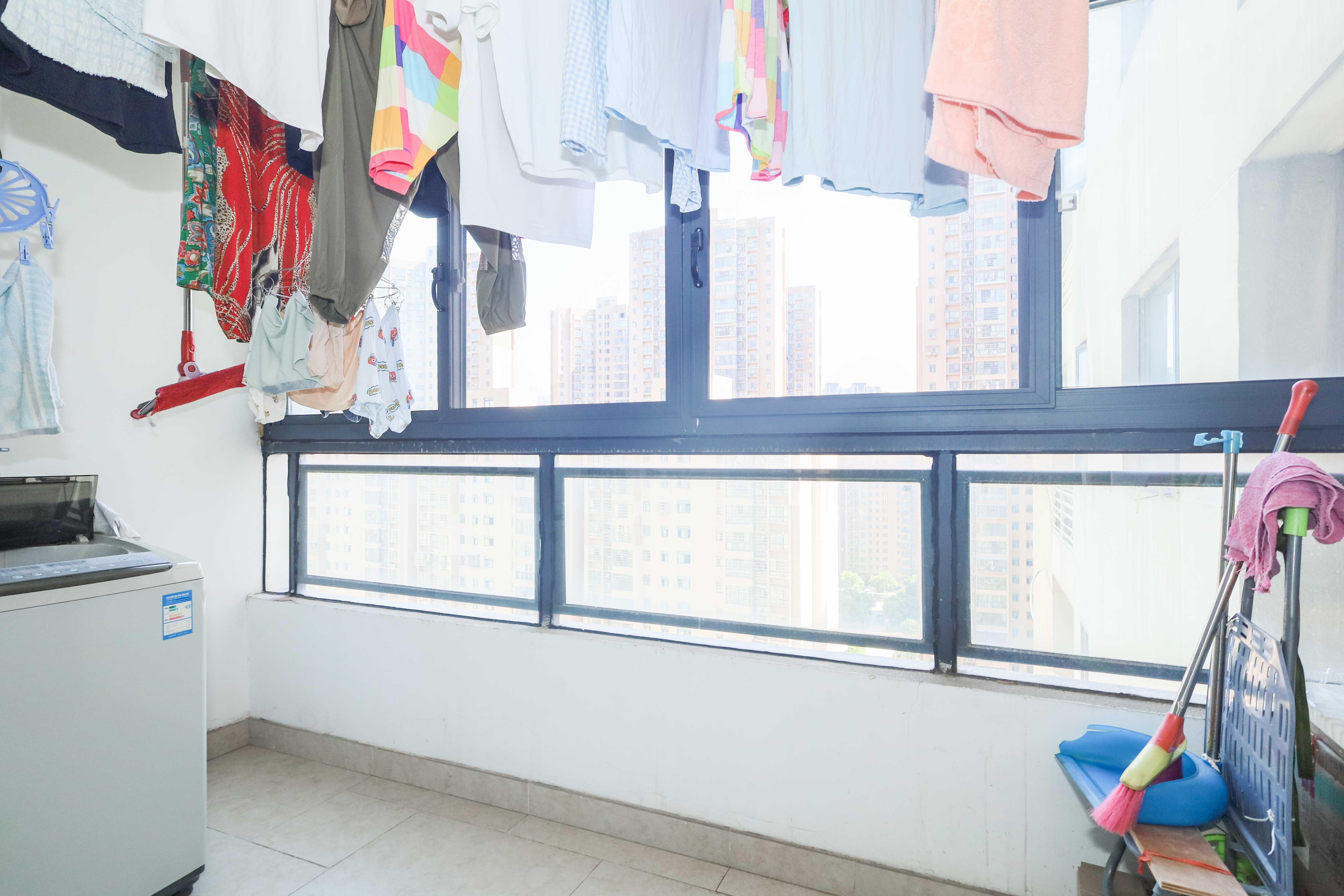 好莱城(弘德西街) 2室2厅1卫 65.0万 好莱城(弘德西街) 2室2厅1卫 65.0万阳台