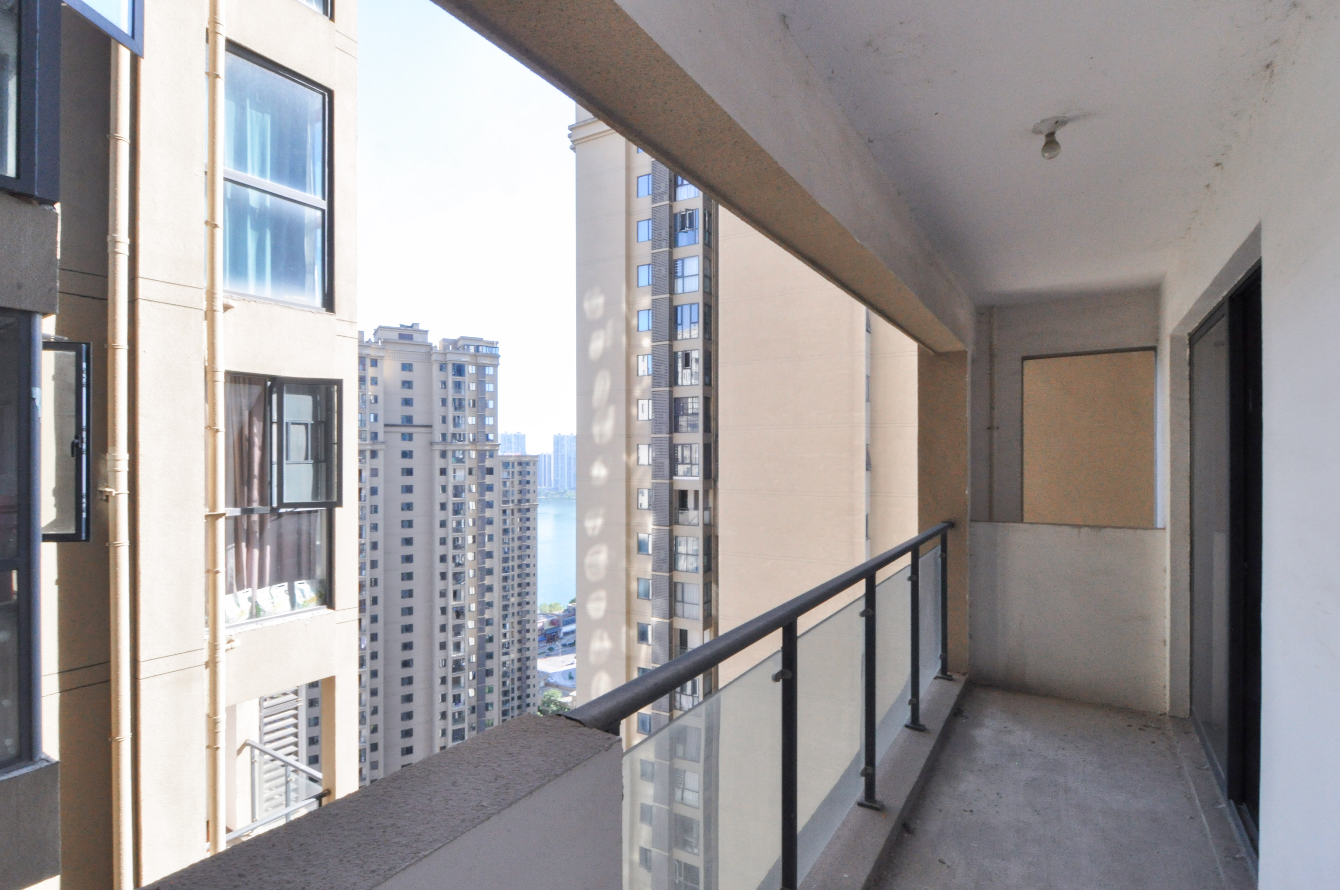 中建梅溪湖中心  4室2厅2卫   188.00万其他