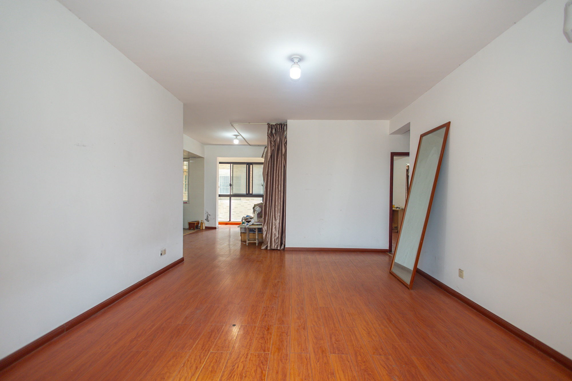 紫晶城  4室2厅2卫    74.0万 紫晶城  4室2厅2卫    74.0万客厅