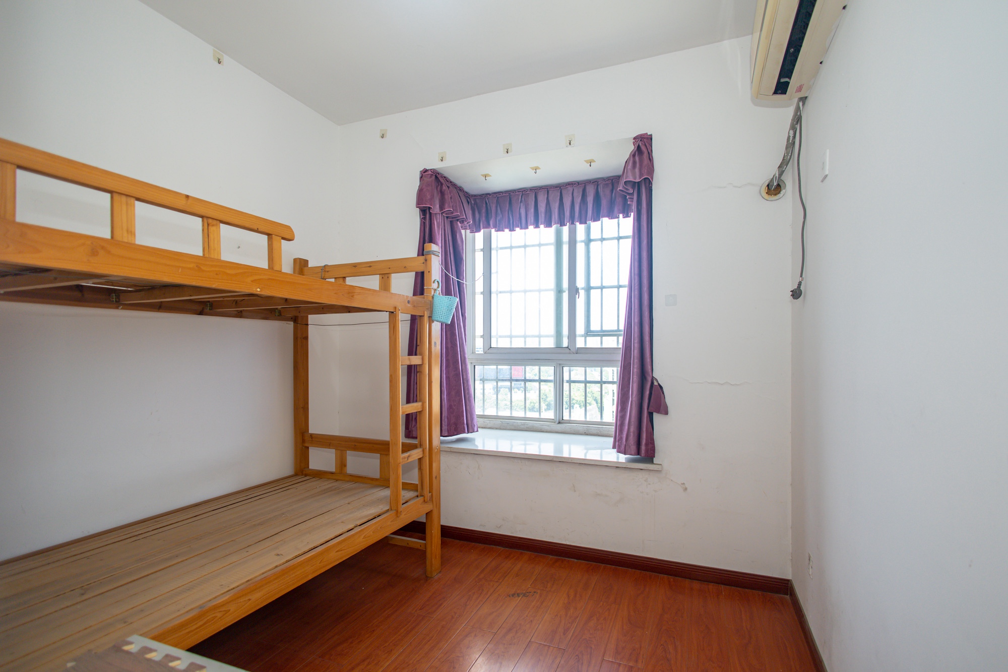 紫晶城  4室2厅2卫    74.0万 紫晶城  4室2厅2卫    74.0万卧室