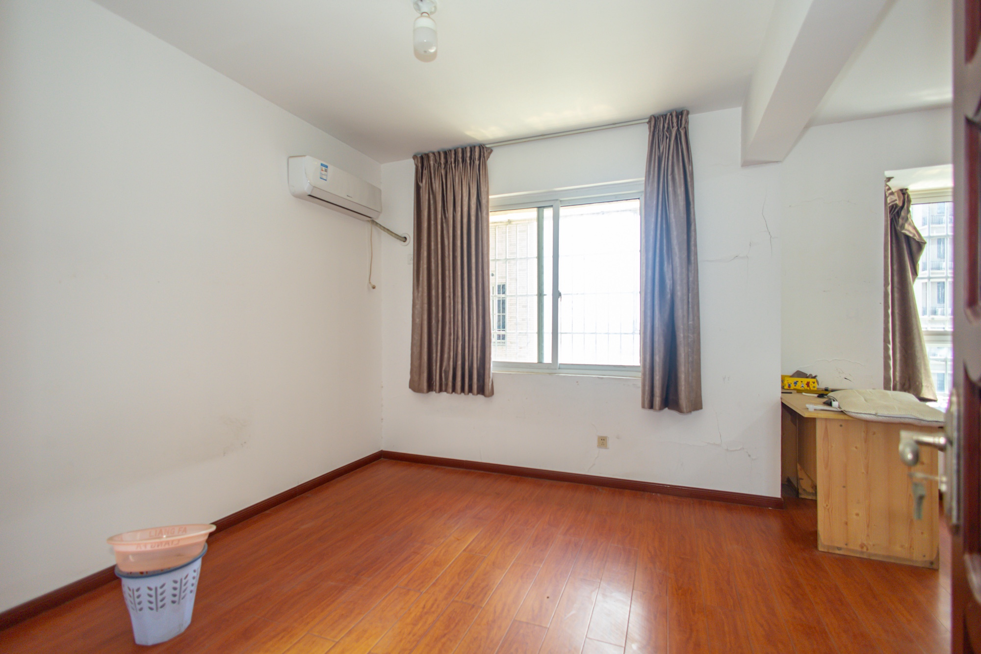 紫晶城  4室2厅2卫    74.0万 紫晶城  4室2厅2卫    74.0万卧室