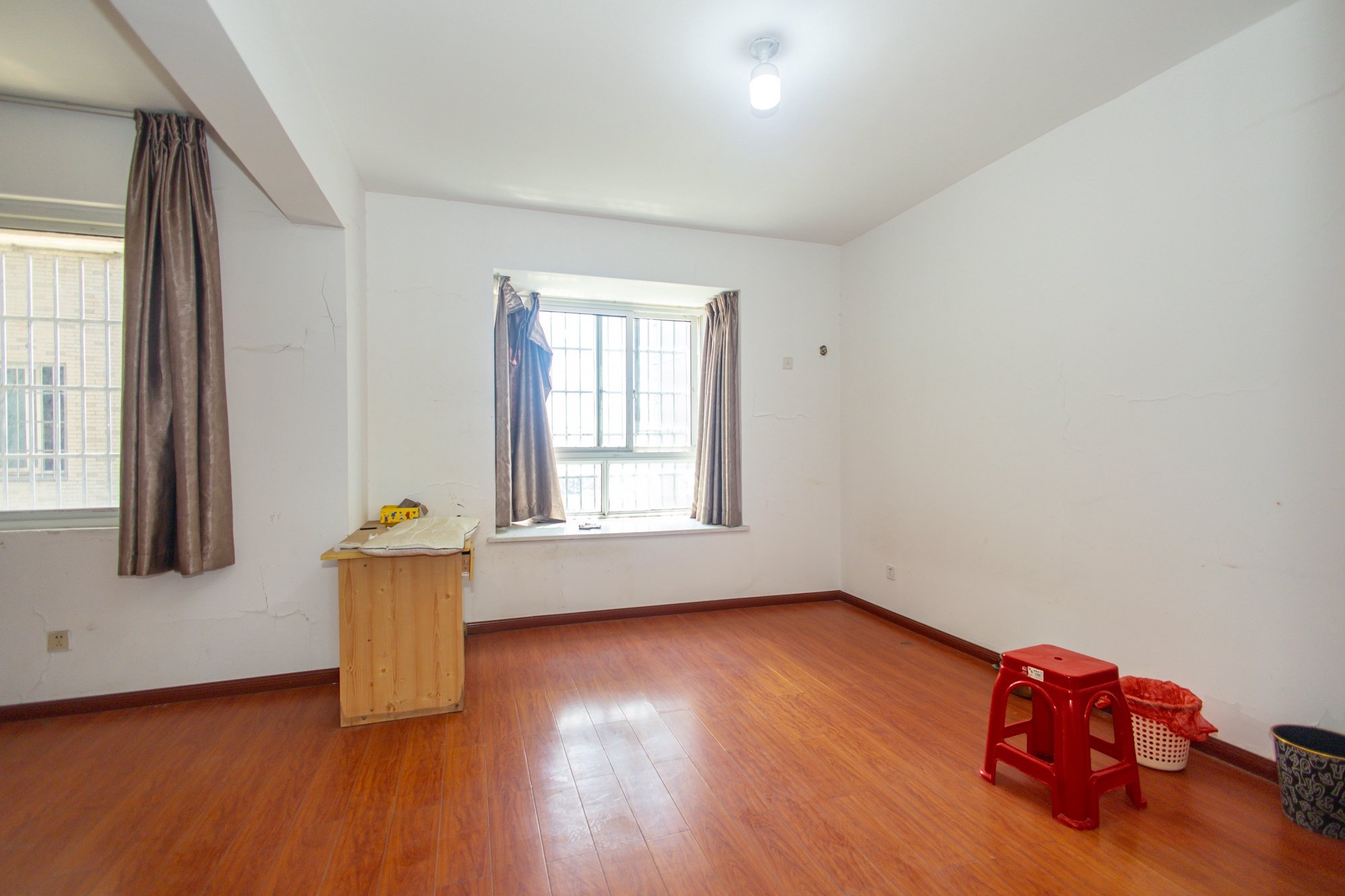 紫晶城  4室2厅2卫    74.0万 紫晶城  4室2厅2卫    74.0万卧室