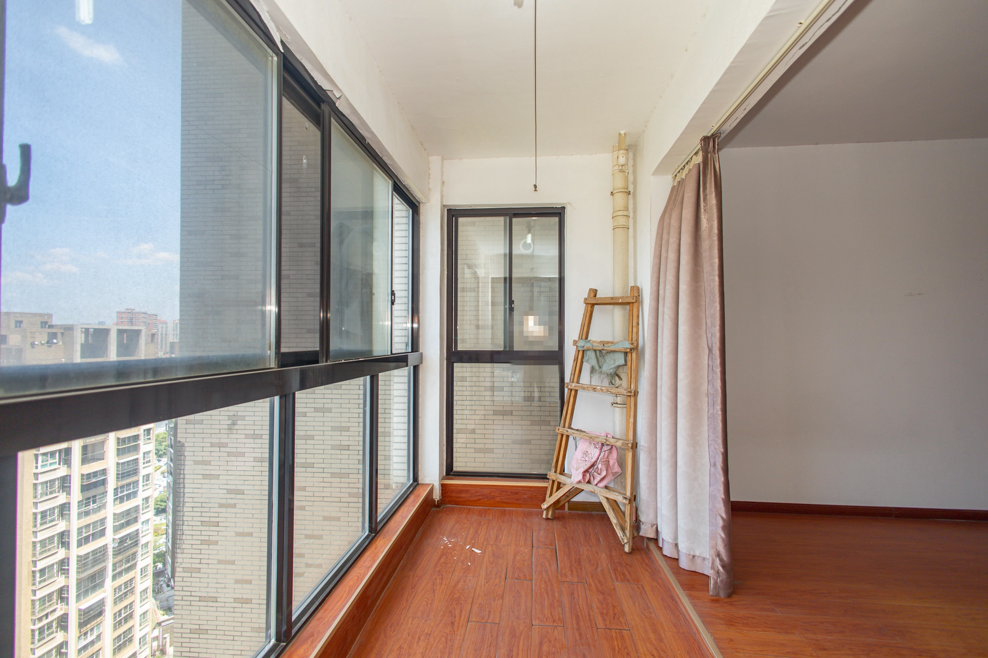 紫晶城  4室2厅2卫    74.0万 紫晶城  4室2厅2卫    74.0万阳台