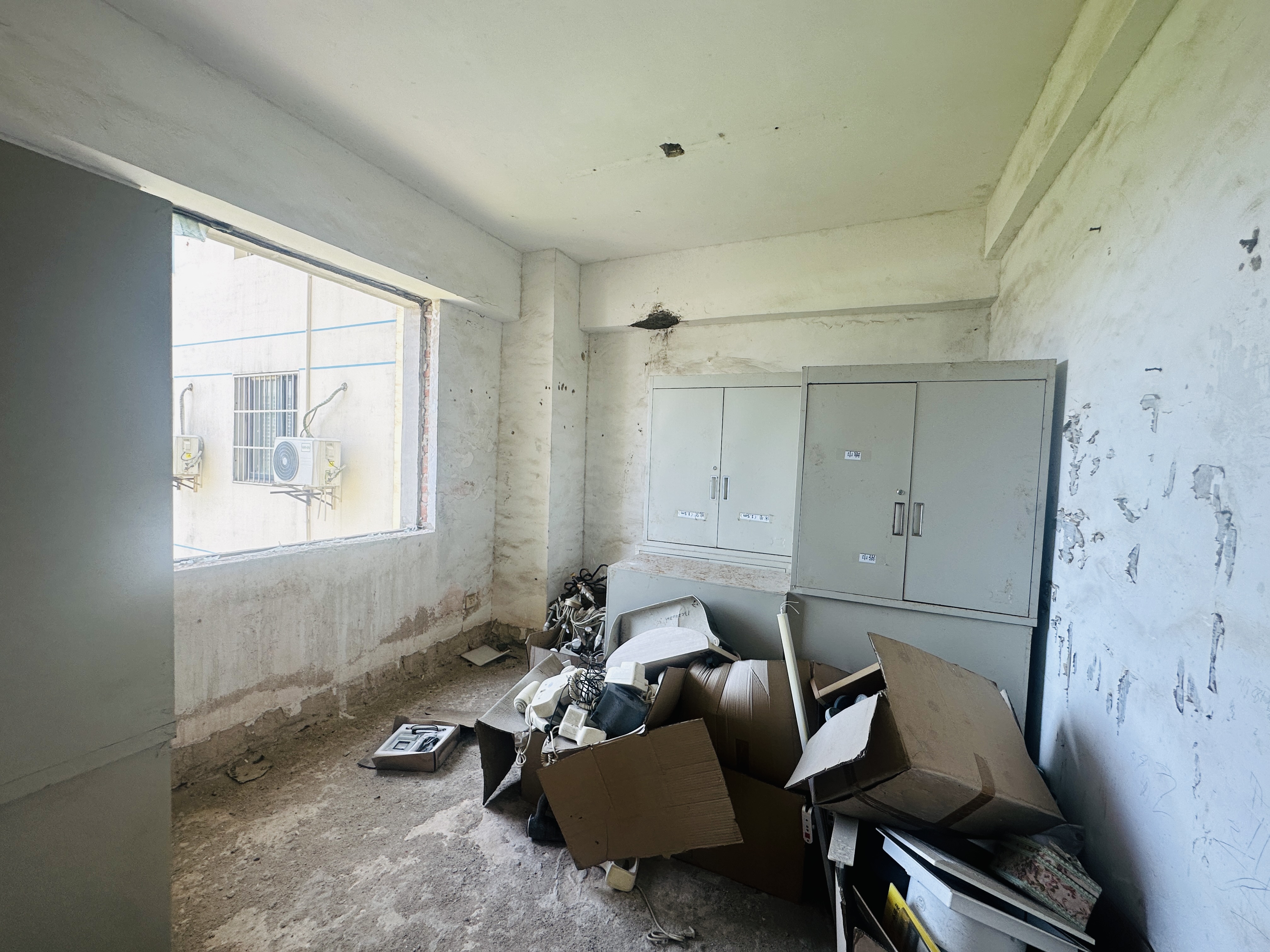 水云天 4室2厅2卫 175.0万 水云天 4室2厅2卫 175.0万卧室