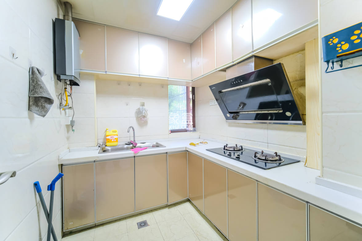 盛地春天里 3室2厅1卫 56.00万 盛地春天里 3室2厅1卫 56.00万厨房