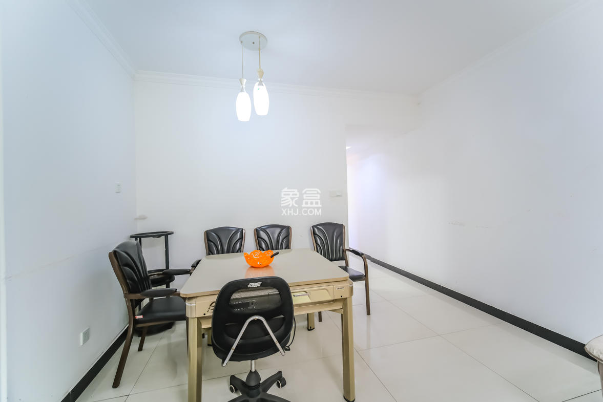 盛地春天里 3室2厅1卫 56.00万 盛地春天里 3室2厅1卫 56.00万客厅